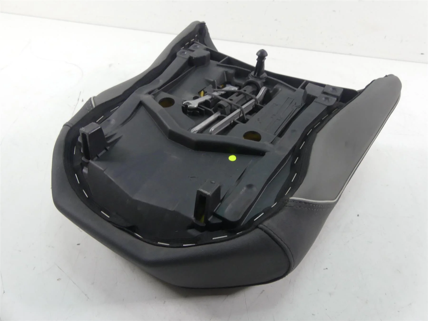 2017 BMW R1200GS GSW K50 Rear Passenger Unheated Seat Saddle 52538532739 - Image 3