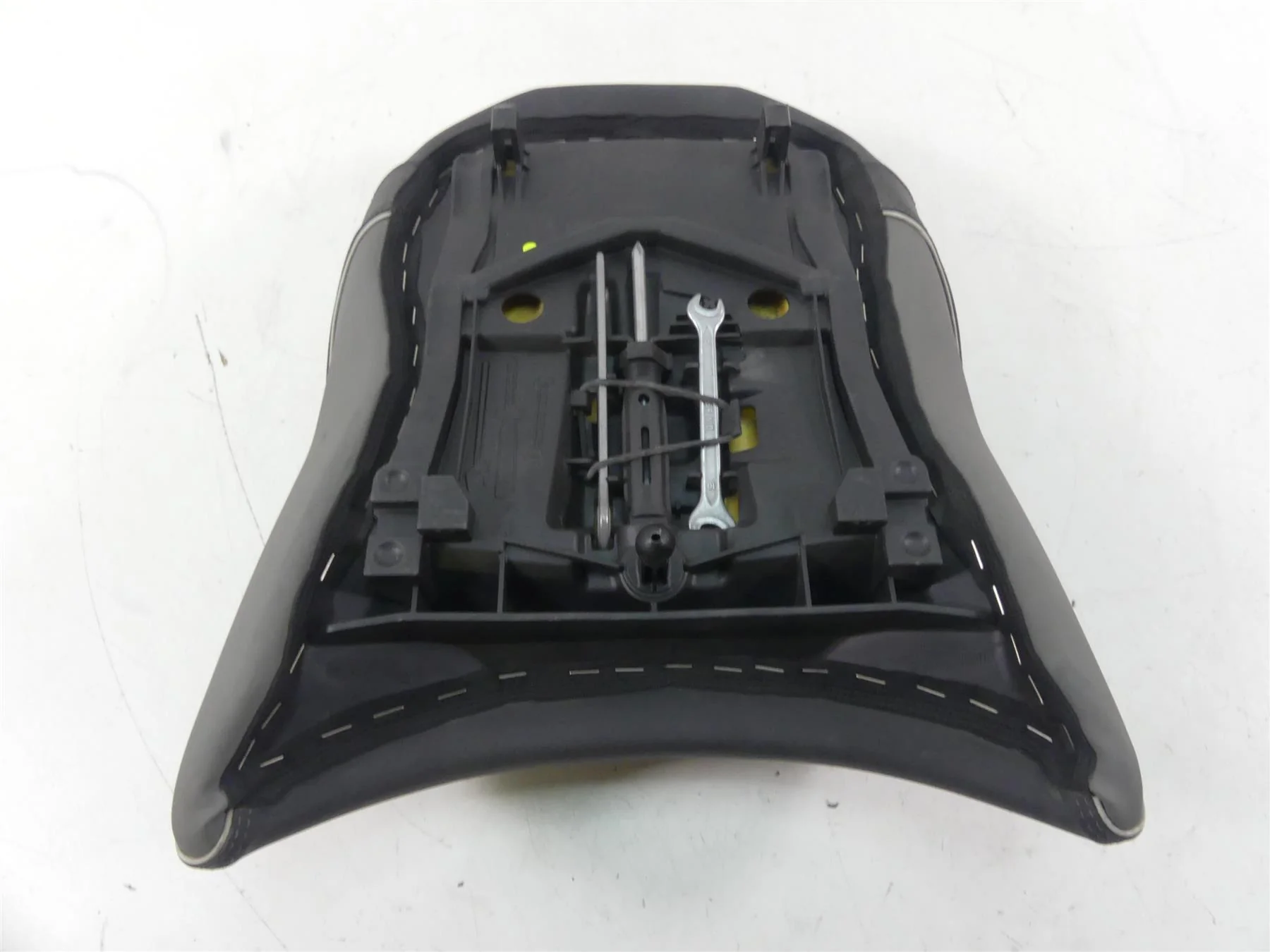 2017 BMW R1200GS GSW K50 Rear Passenger Unheated Seat Saddle 52538532739 - Image 9