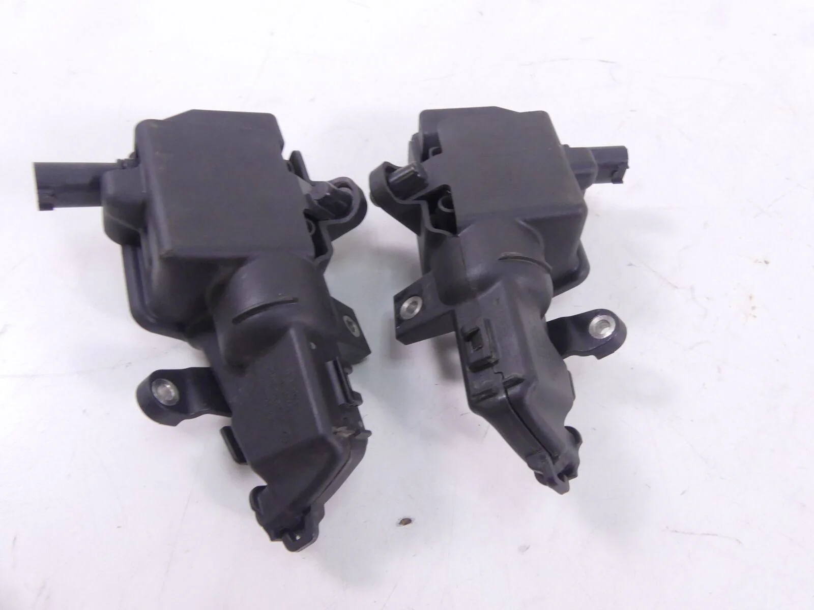 2017 BMW R1200RT RTW K52 Saddlebag Electronic Lock Set Actuator 46547727407 - Image 2