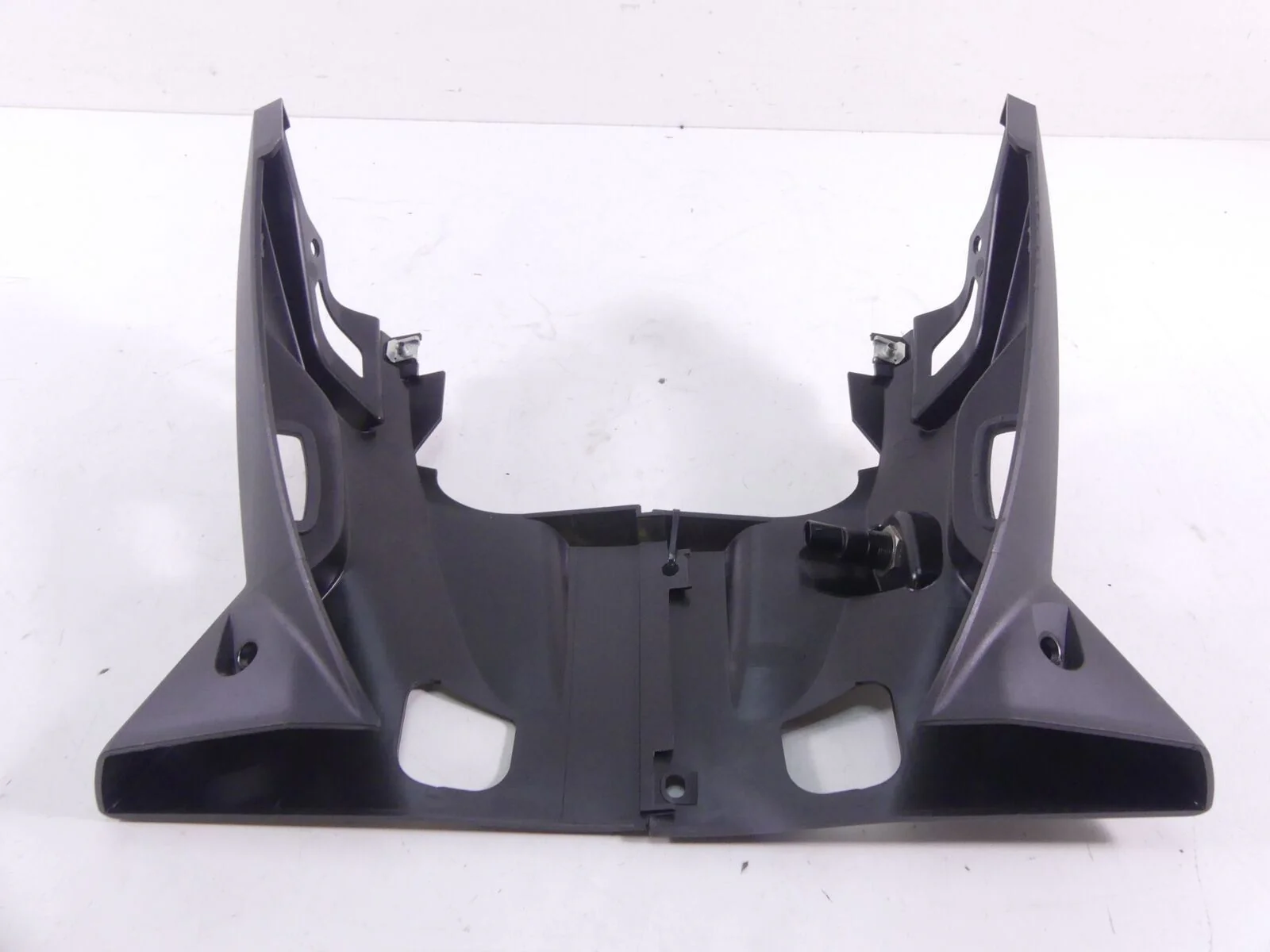 2017 BMW R1200RT RTW K52 Upper Taillight Fairing Cover Cowl 46638529394 - Image 6