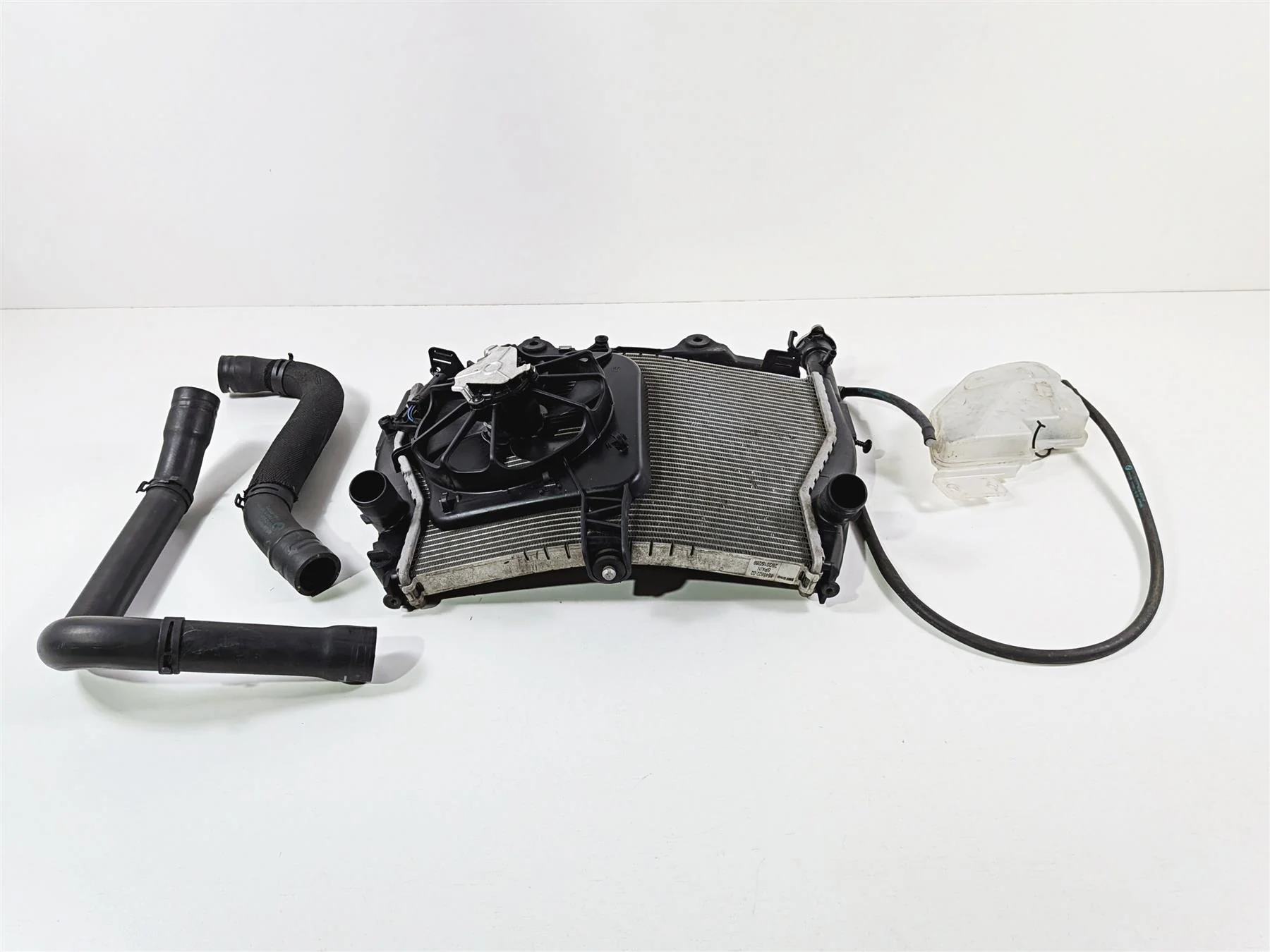 2017 BMW S1000RR K46 Radiator Fans Reservoir And Hoses - No Leaks 17118546822 - Image 2