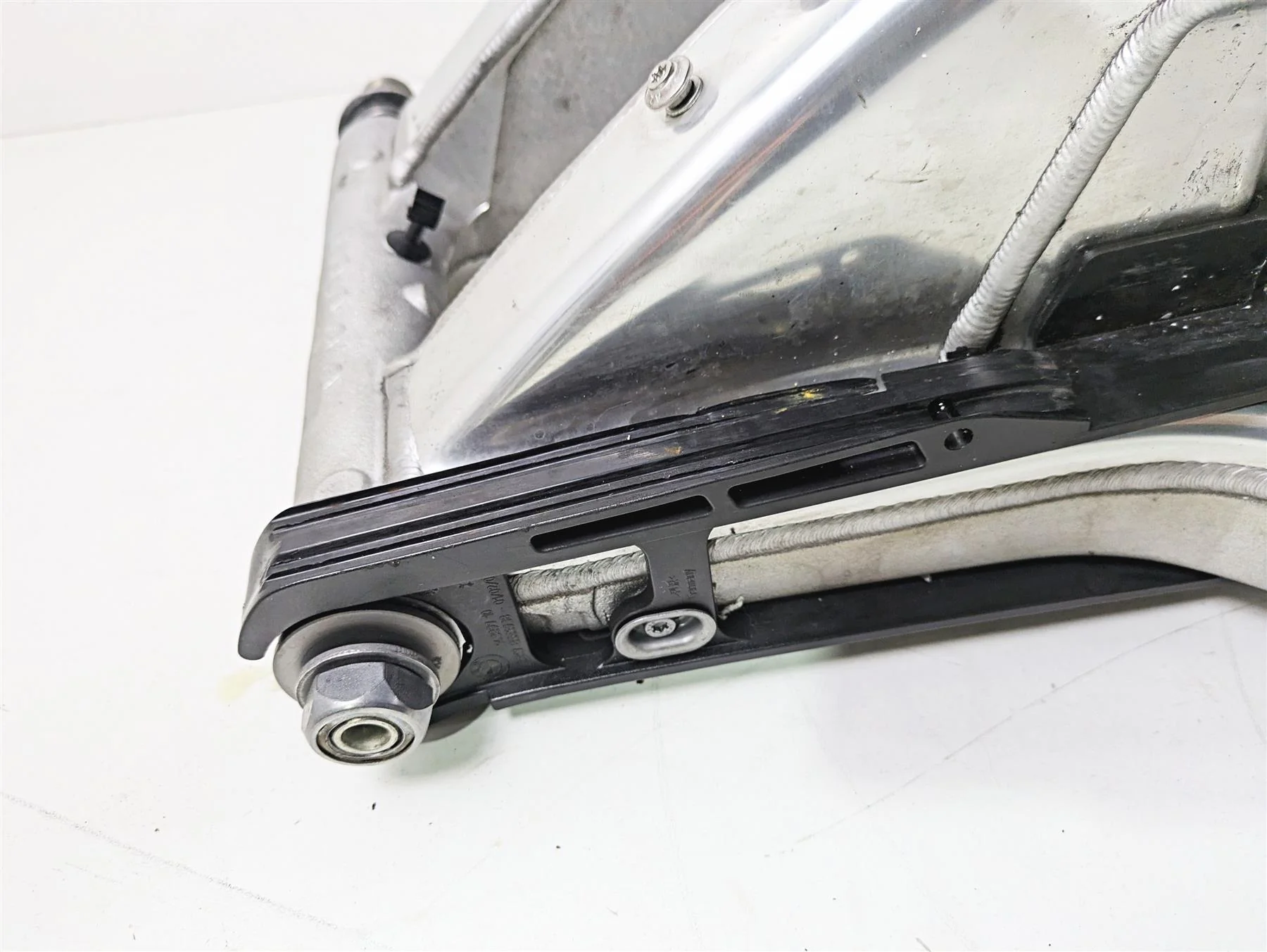 2017 BMW S1000RR K46 Rear Swing Arm Swingarm 33358543490 - Image 10