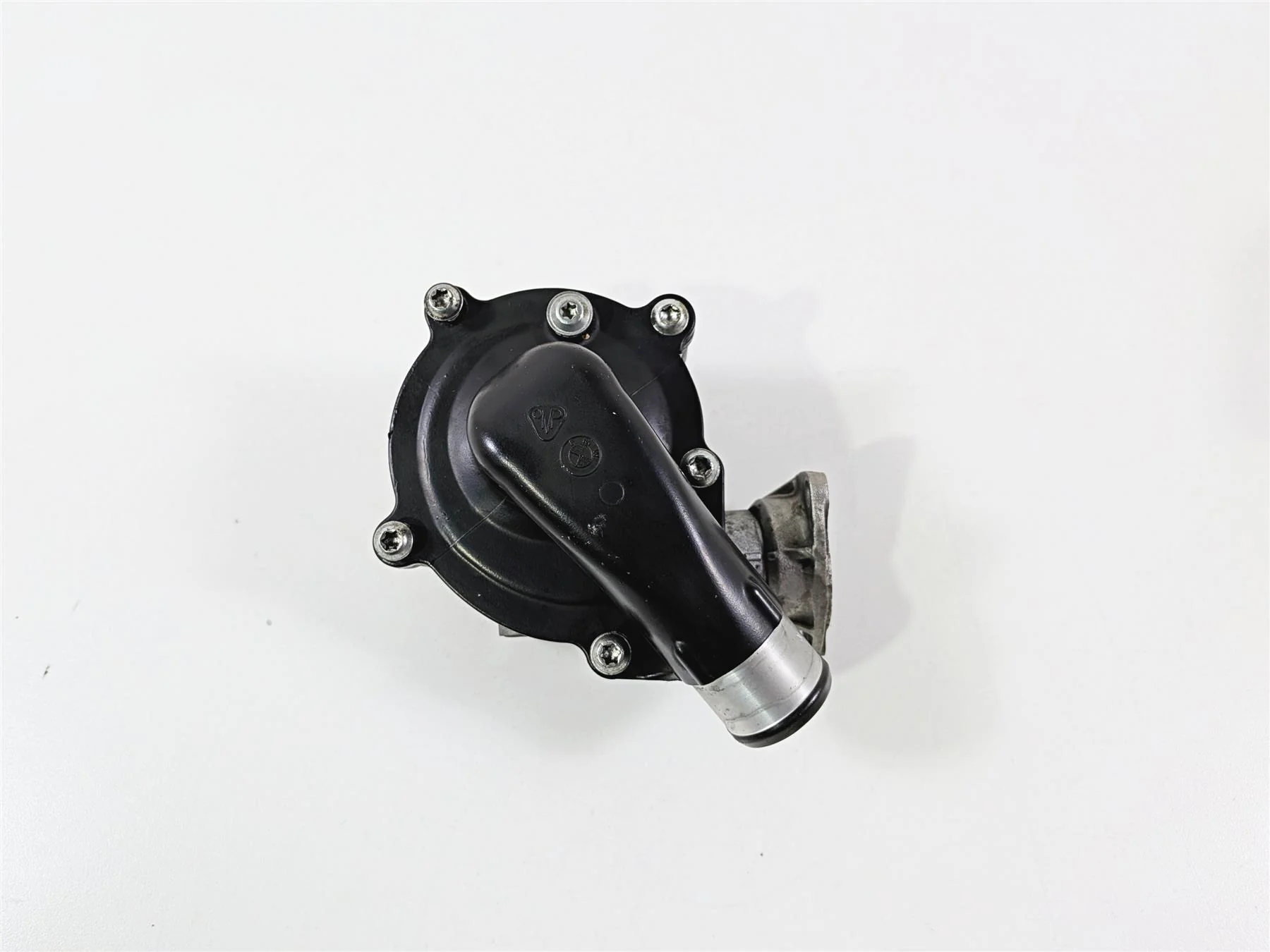 2017 BMW S1000RR K46 Water Pump & Housing Set 11518545699 - Image 2