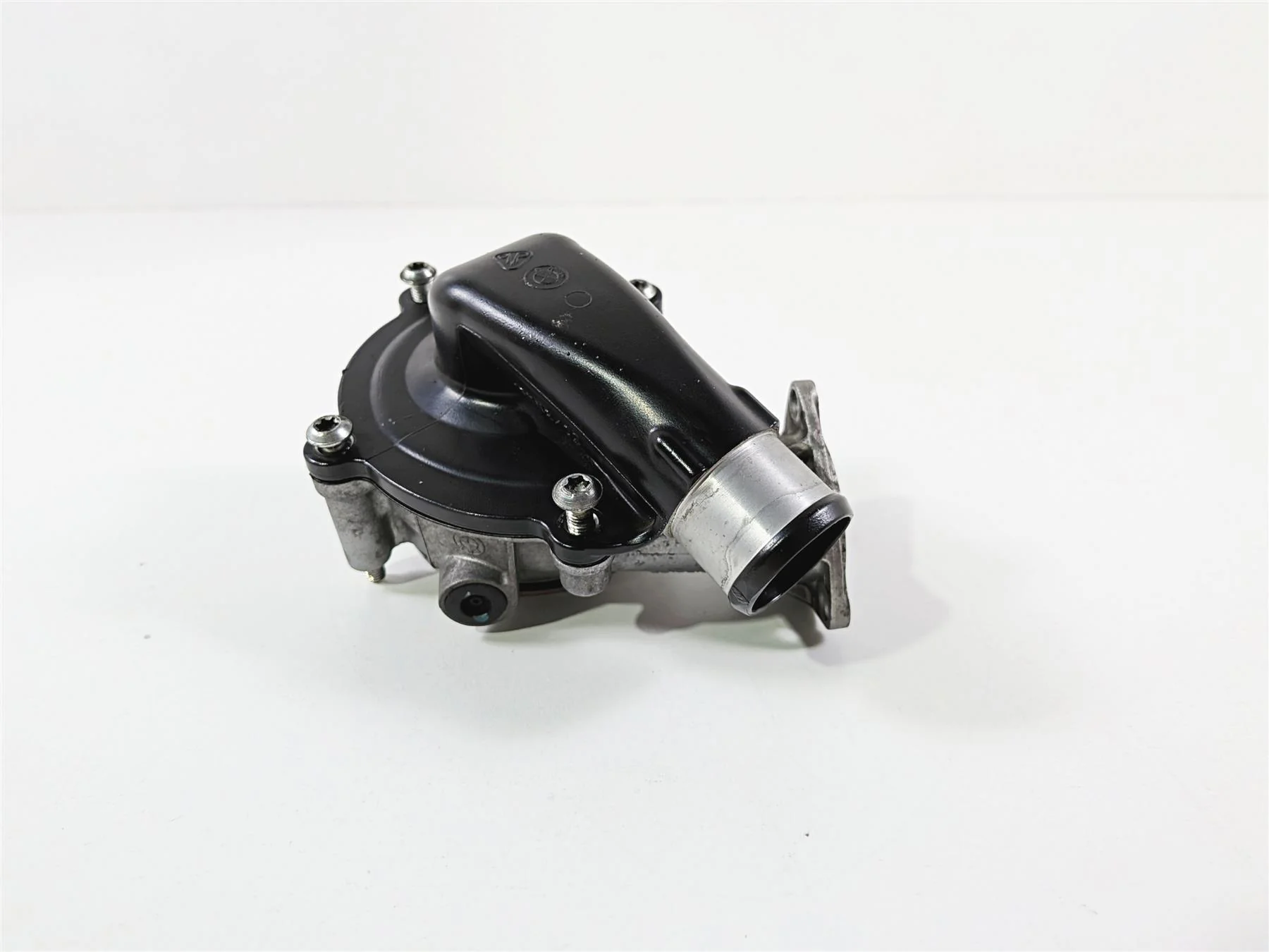 2017 BMW S1000RR K46 Water Pump & Housing Set 11518545699 - Image 3