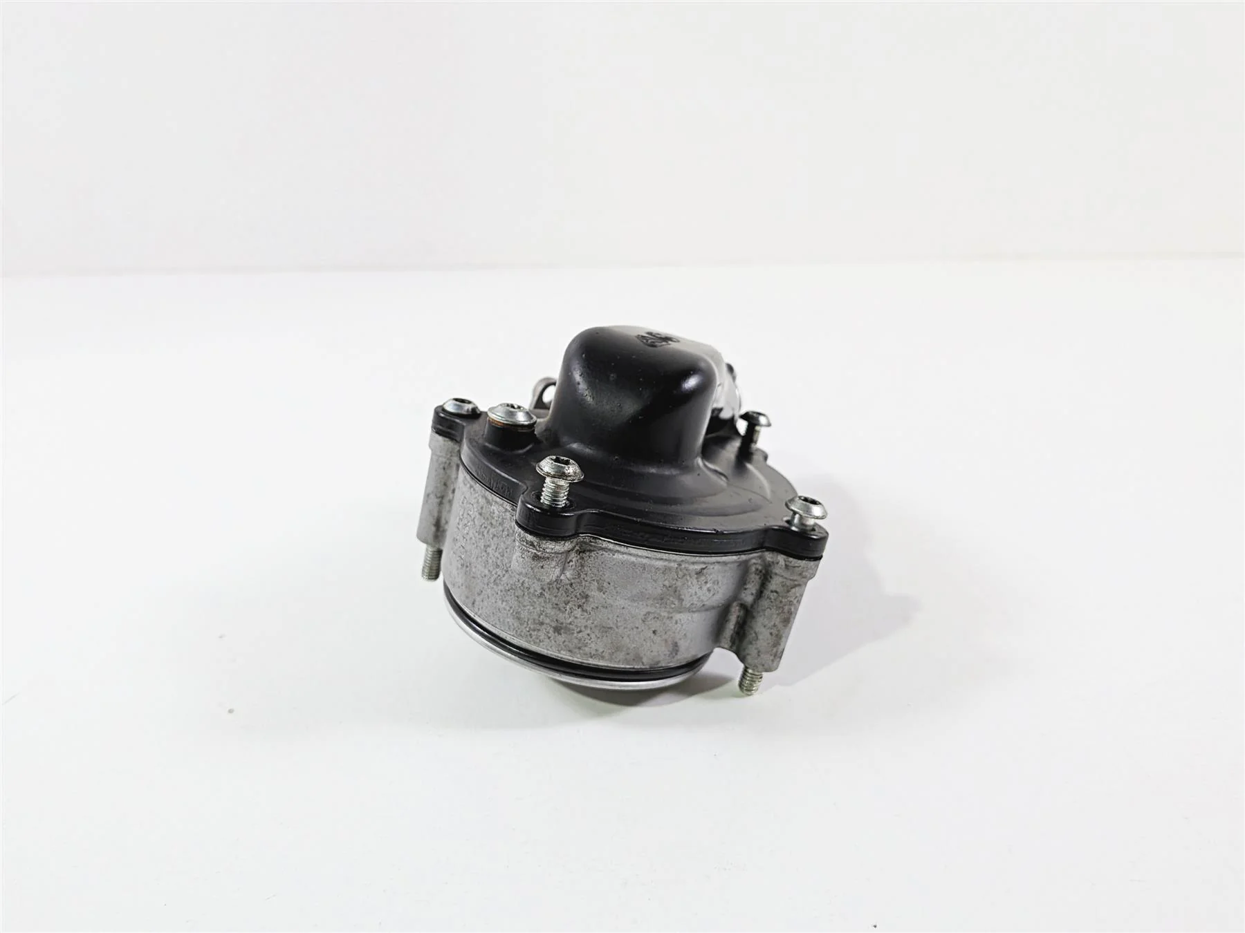 2017 BMW S1000RR K46 Water Pump & Housing Set 11518545699 - Image 4