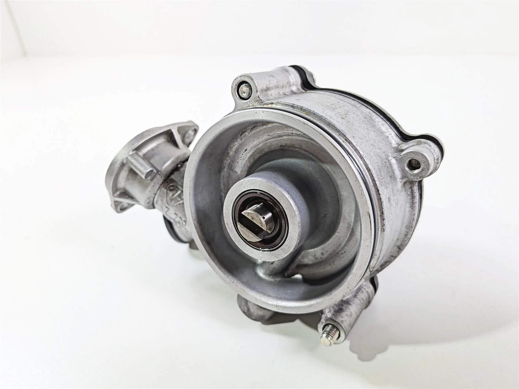 2017 BMW S1000RR K46 Water Pump & Housing Set 11518545699 - Image 9