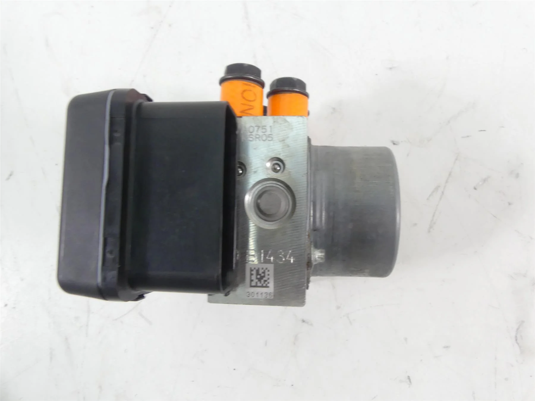 2017 Ducati Hypermotard 939 Abs Brake Pump Pressure Module 54240332B - Image 9