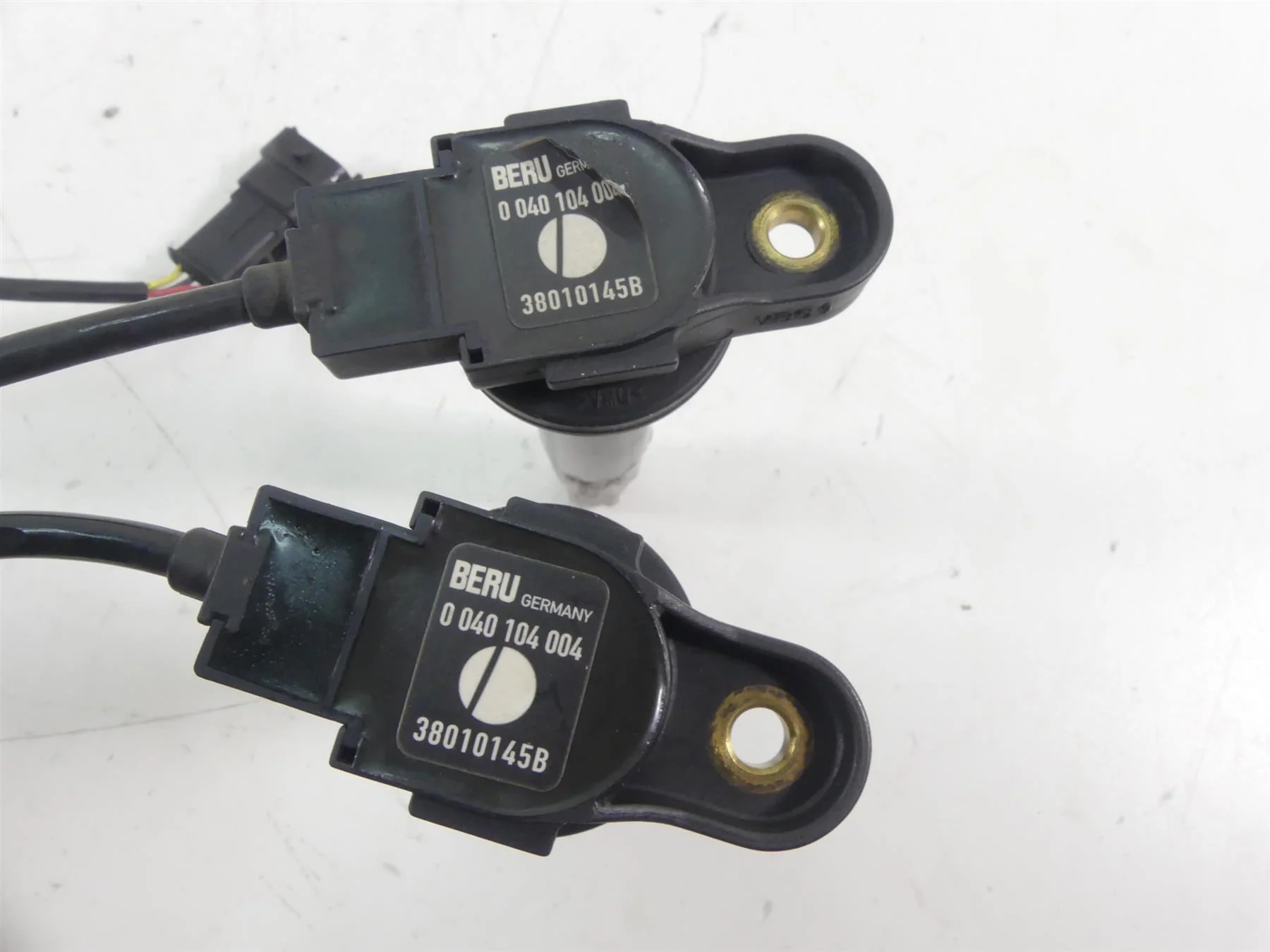 2017 Ducati Hypermotard 939 Beru Ignition Coils Coil Set 38010145B - Image 2
