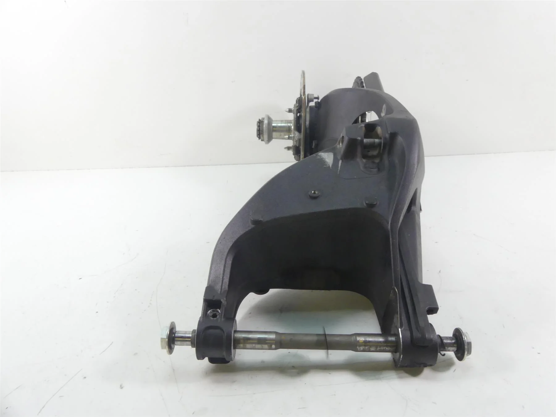 2017 Ducati Hypermotard 939 Rear Swingarm Swing Arm + Axle 37010911B 81920382C - Image 2