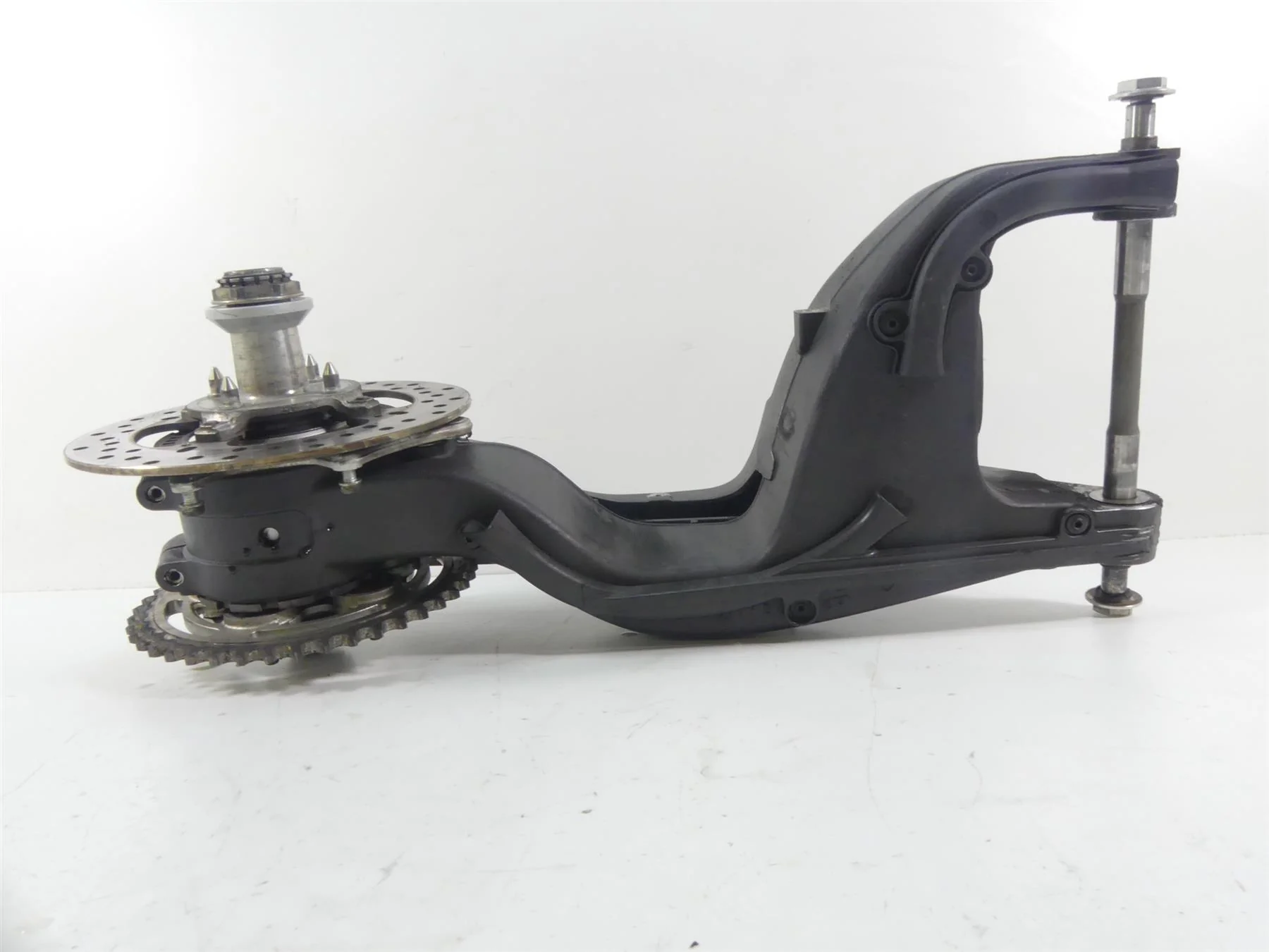 2017 Ducati Hypermotard 939 Rear Swingarm Swing Arm + Axle 37010911B 81920382C - Image 6