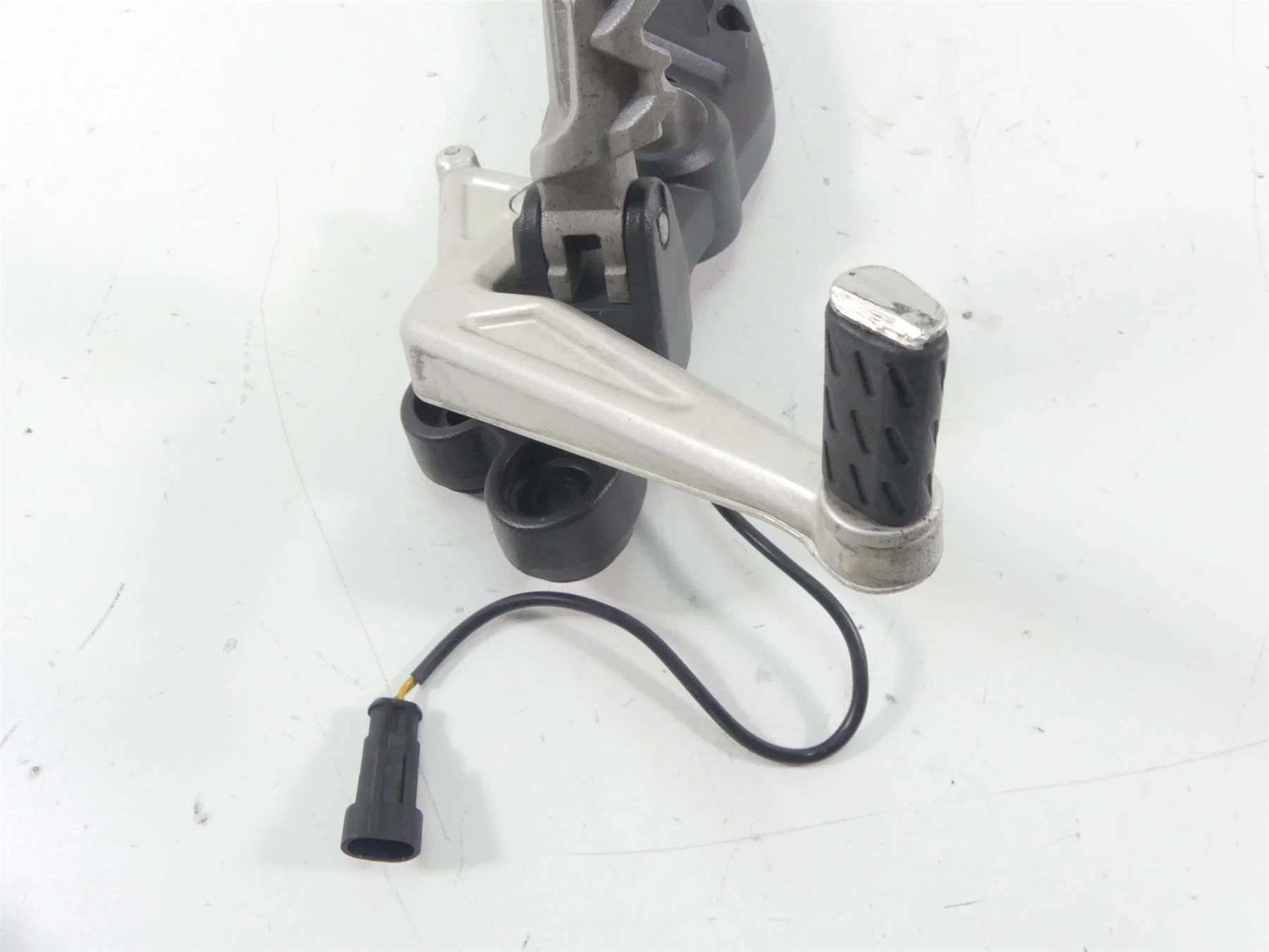 2017 Ducati Hypermotard 939 Right Foot Peg Bracket + Brake Pedal Set  82431901C - Image 9