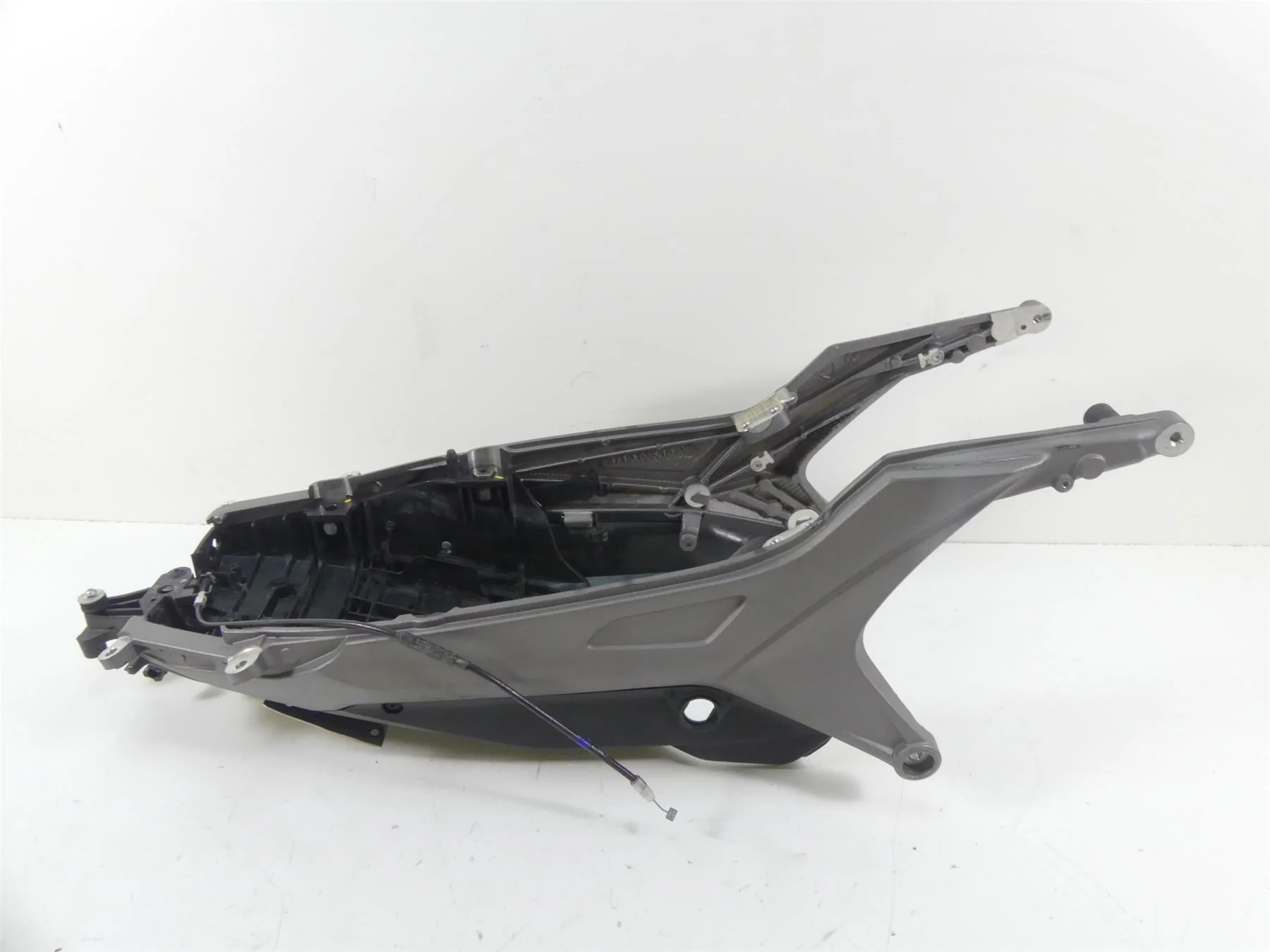 2017 Ducati Hypermotard 939 Subframe Sub Frame Inner Fender Set 47130361B - Image 11