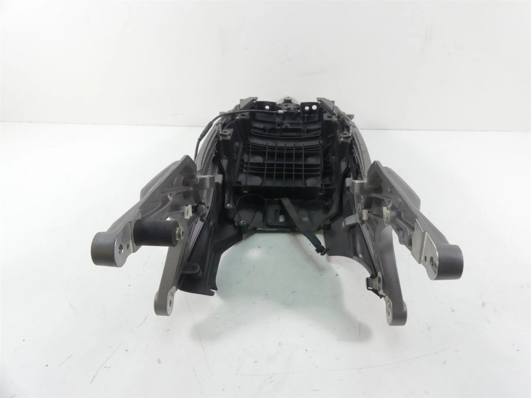 2017 Ducati Hypermotard 939 Subframe Sub Frame Inner Fender Set 47130361B - Image 12