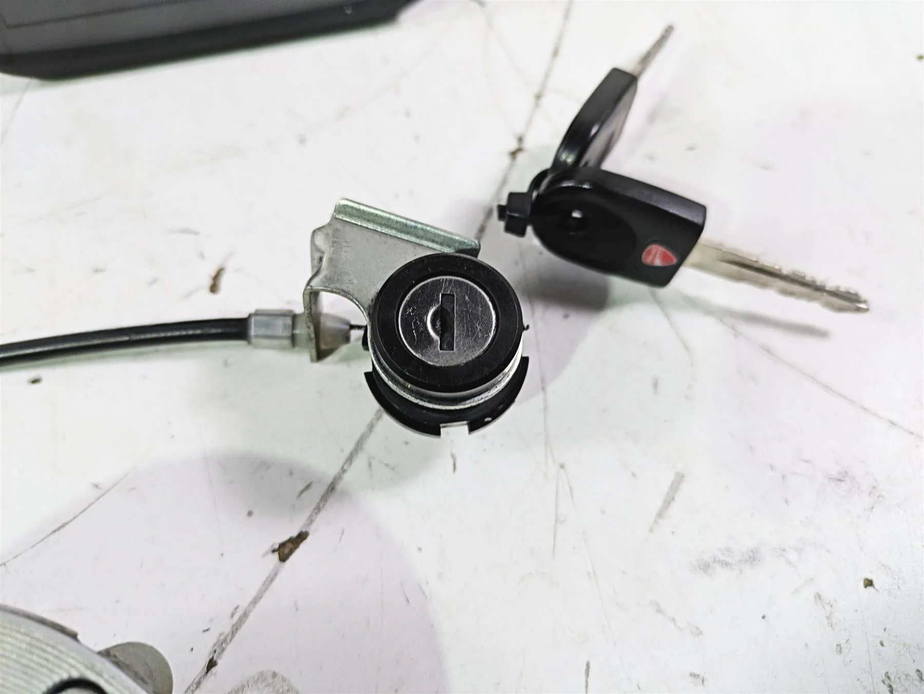 2017 Ducati Monster 1200 S Cdi Ecm Bbox Speedo Ignition Switch Key 44K 28642331A - Image 7