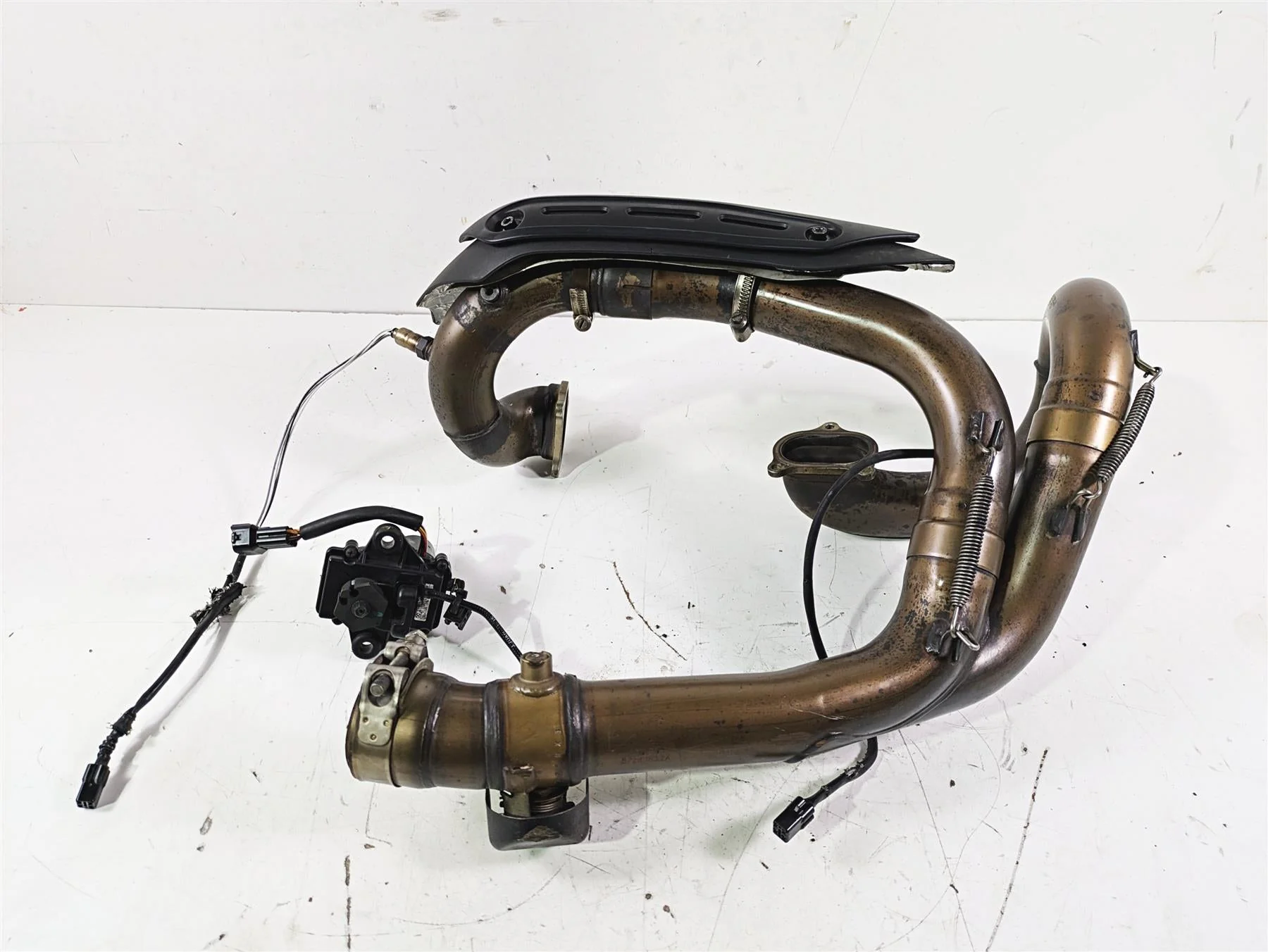 2017 Ducati Monster 1200 S Exhaust Header & Servo Motor H 57211632A S 59340301C