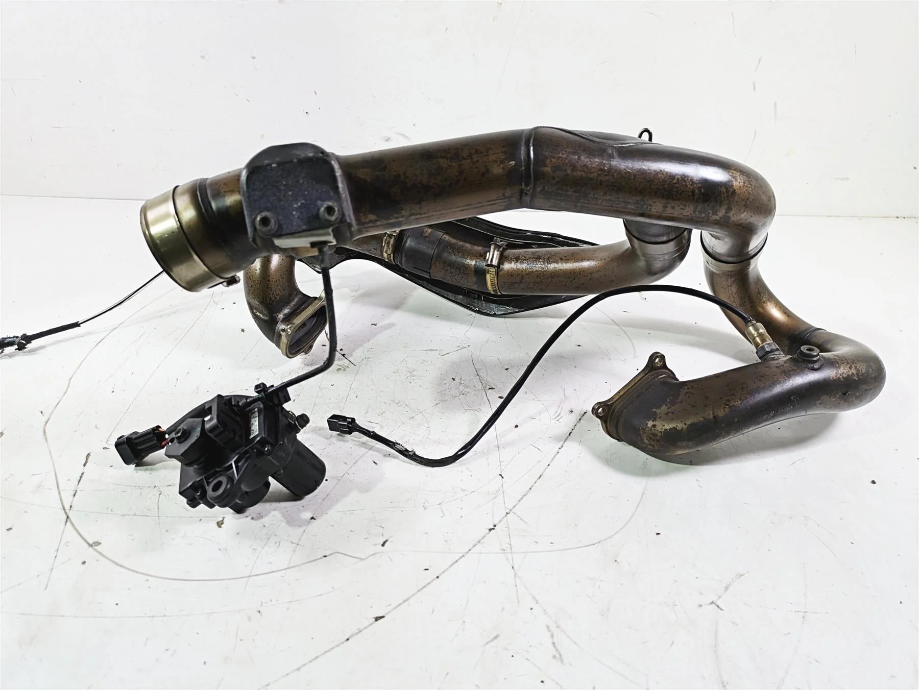 2017 Ducati Monster 1200 S Exhaust Header & Servo Motor H 57211632A S 59340301C - Image 10