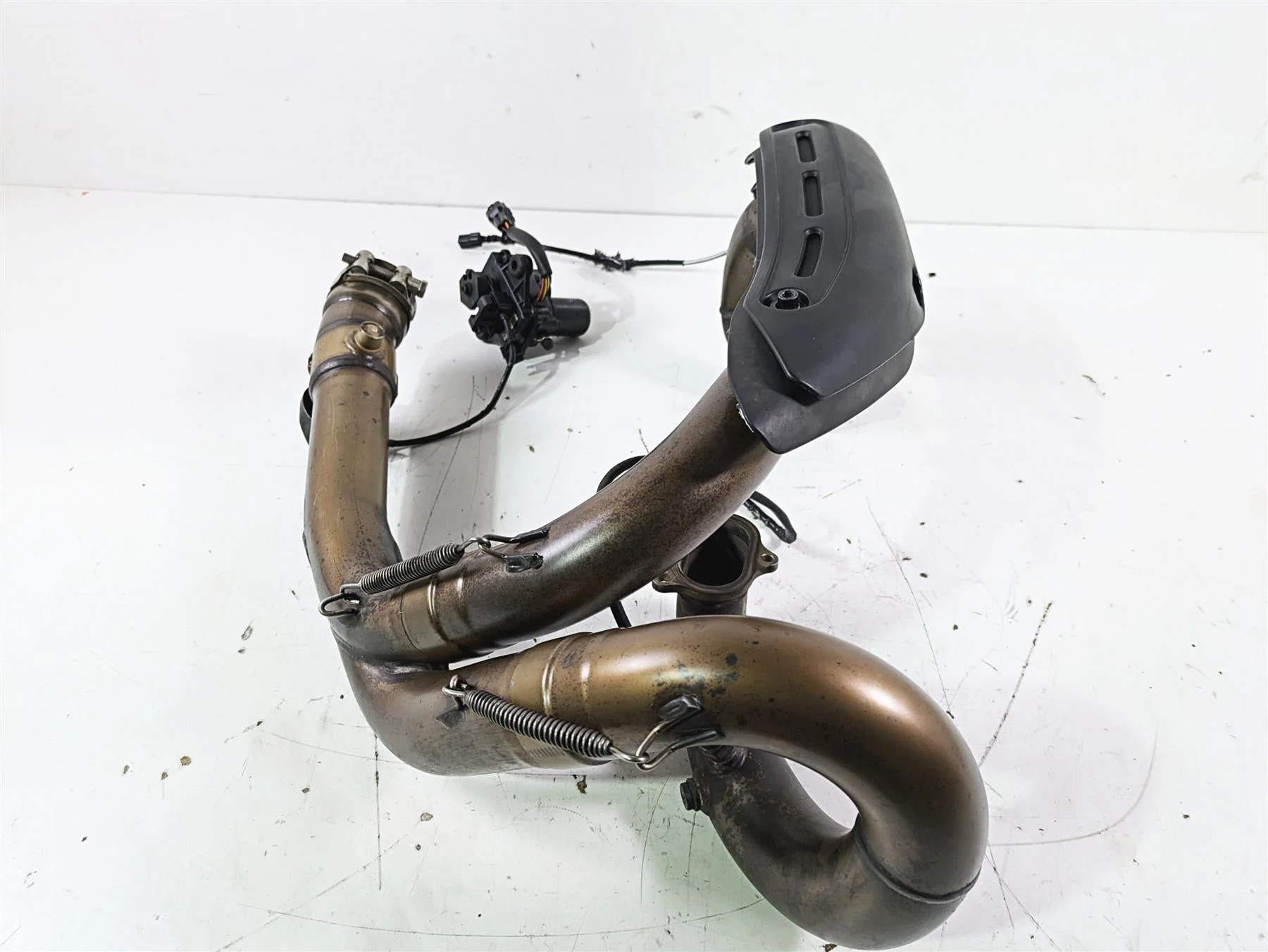 2017 Ducati Monster 1200 S Exhaust Header & Servo Motor H 57211632A S 59340301C - Image 2