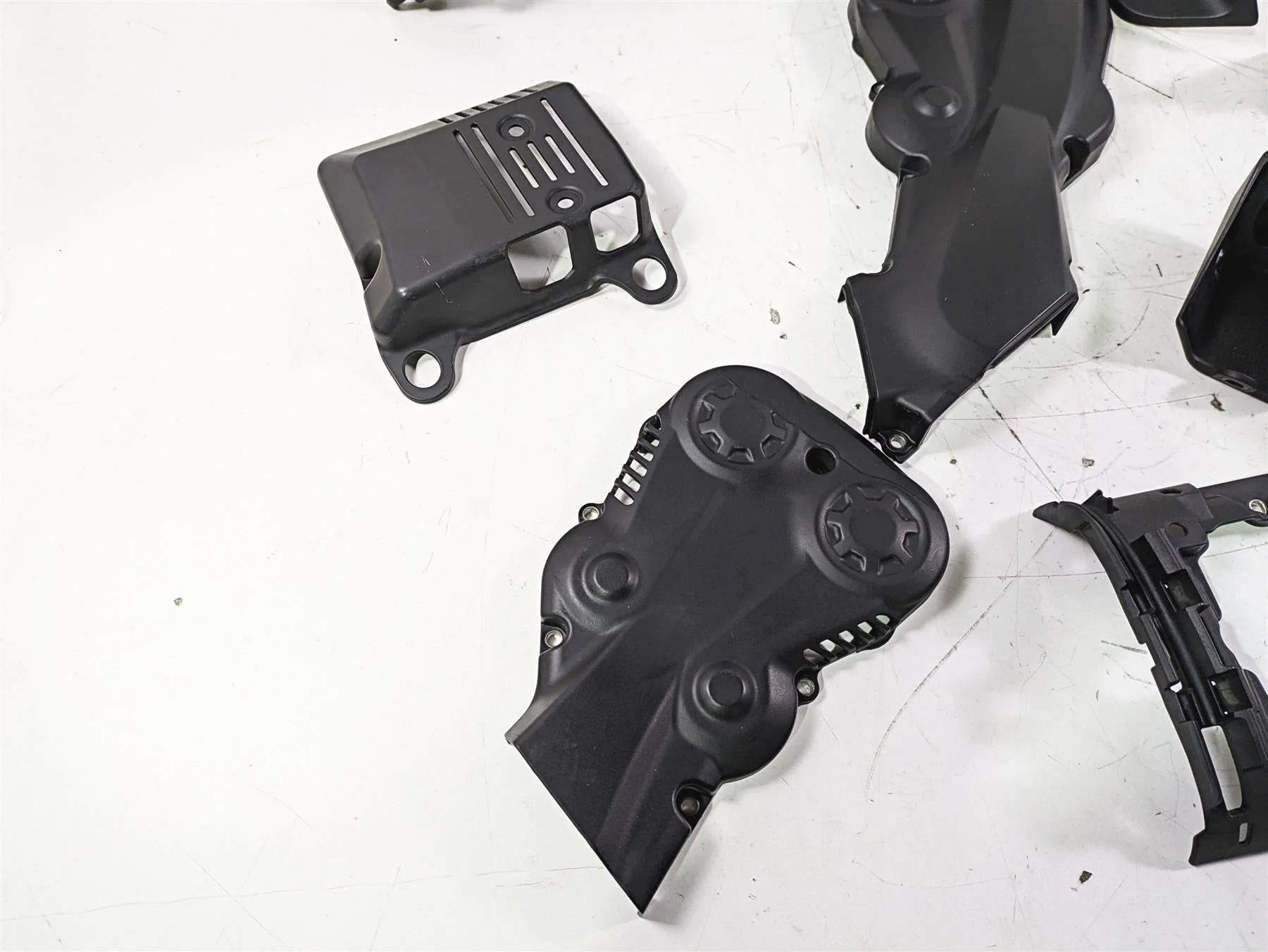 2017 Ducati Monster 1200 S Frame Engine Timing Cover Infill Cover Set 4601E212B - Image 2