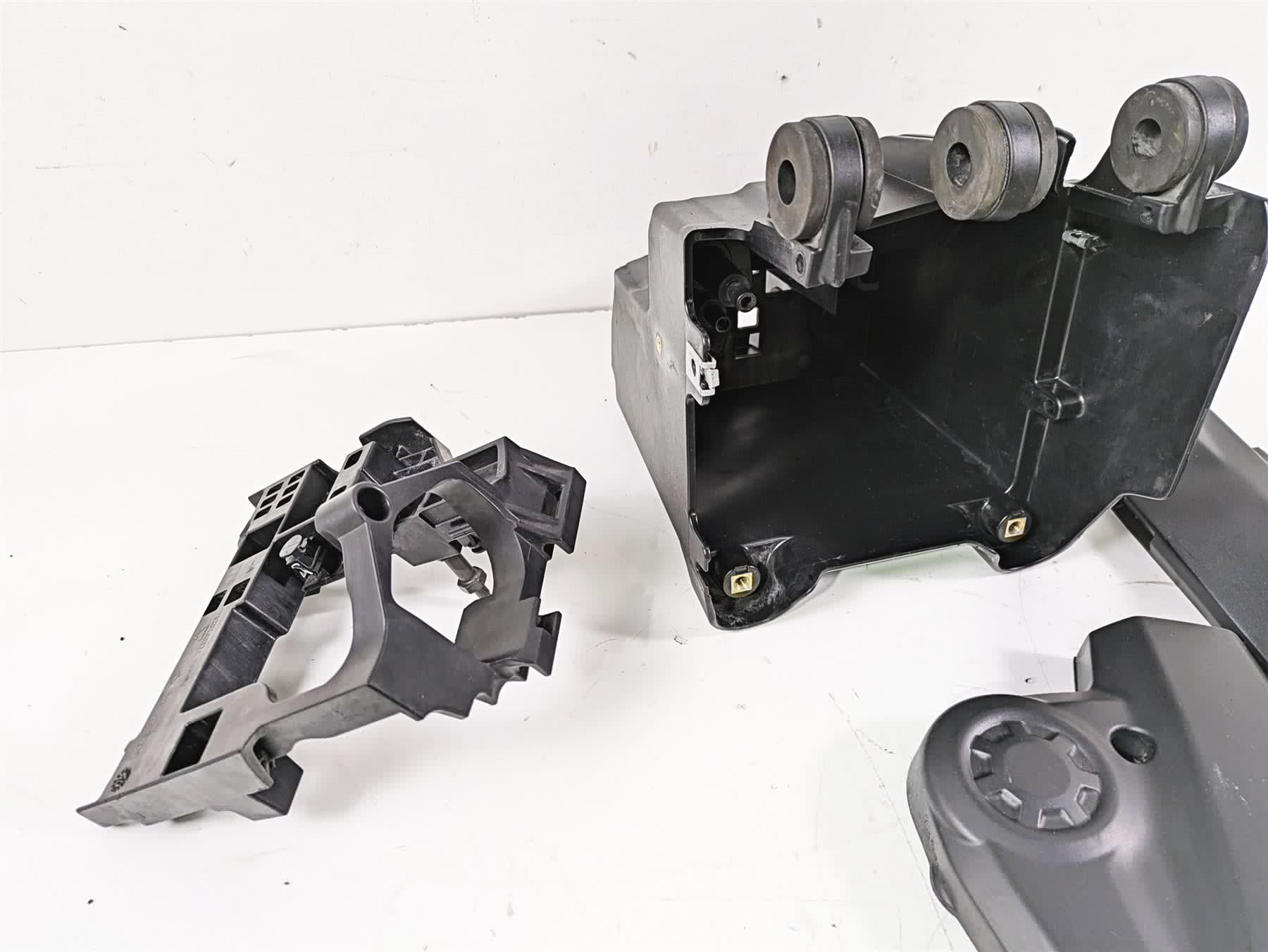2017 Ducati Monster 1200 S Frame Engine Timing Cover Infill Cover Set 4601E212B - Image 3