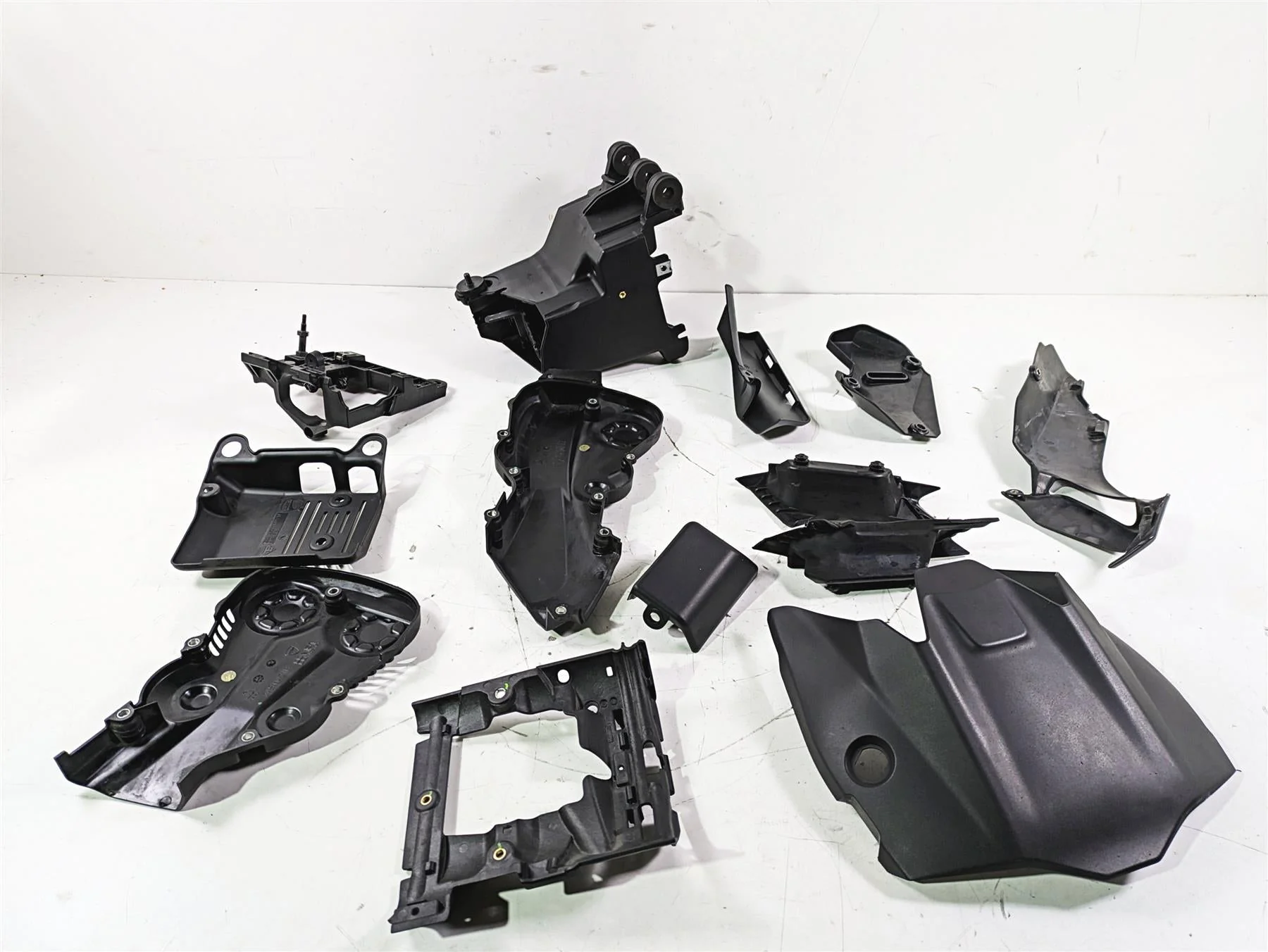 2017 Ducati Monster 1200 S Frame Engine Timing Cover Infill Cover Set 4601E212B - Image 6