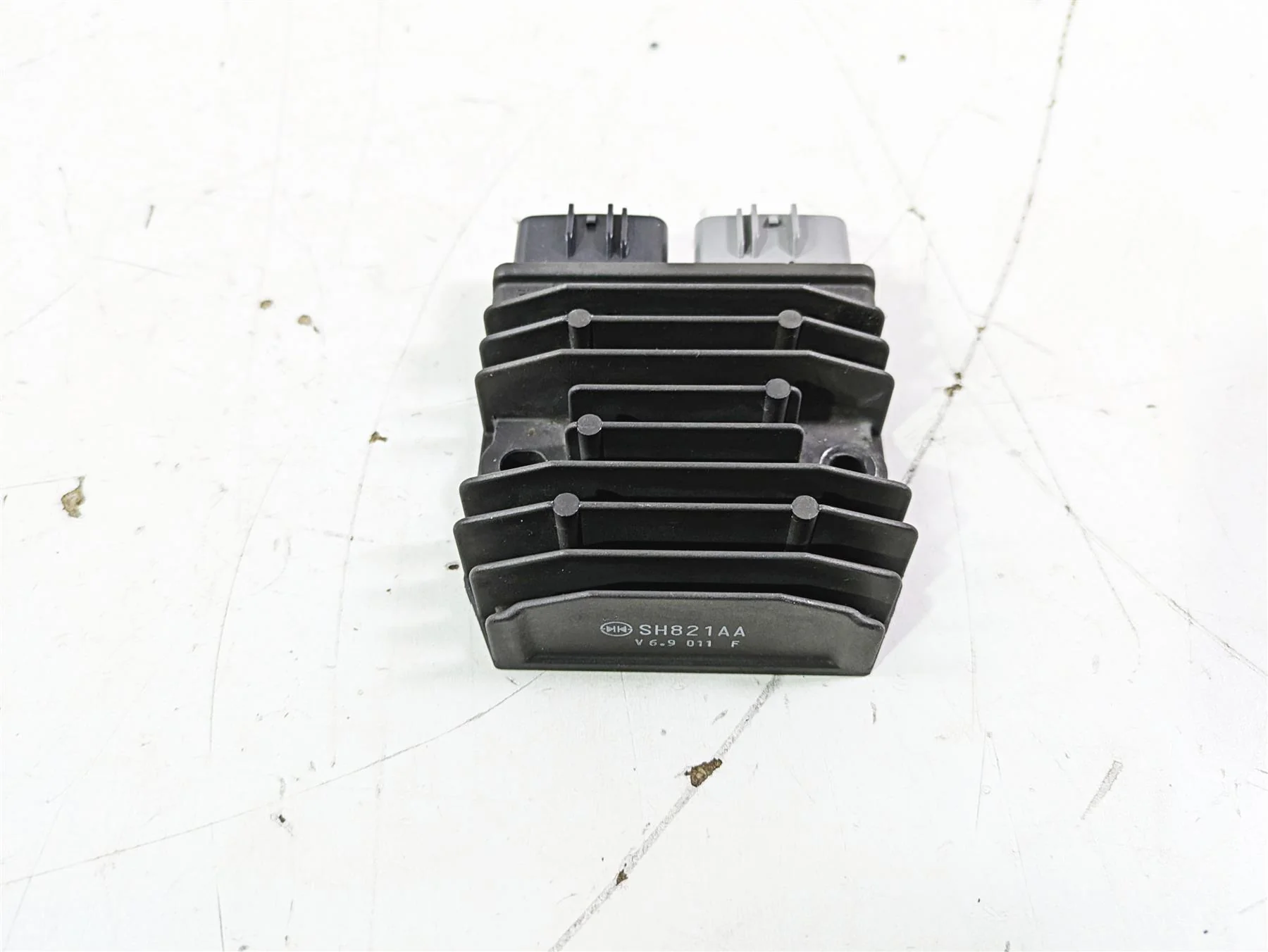 2017 Ducati Monster 1200 S Rectifier Voltage Regulator 54040321A SH821AA - Image 3