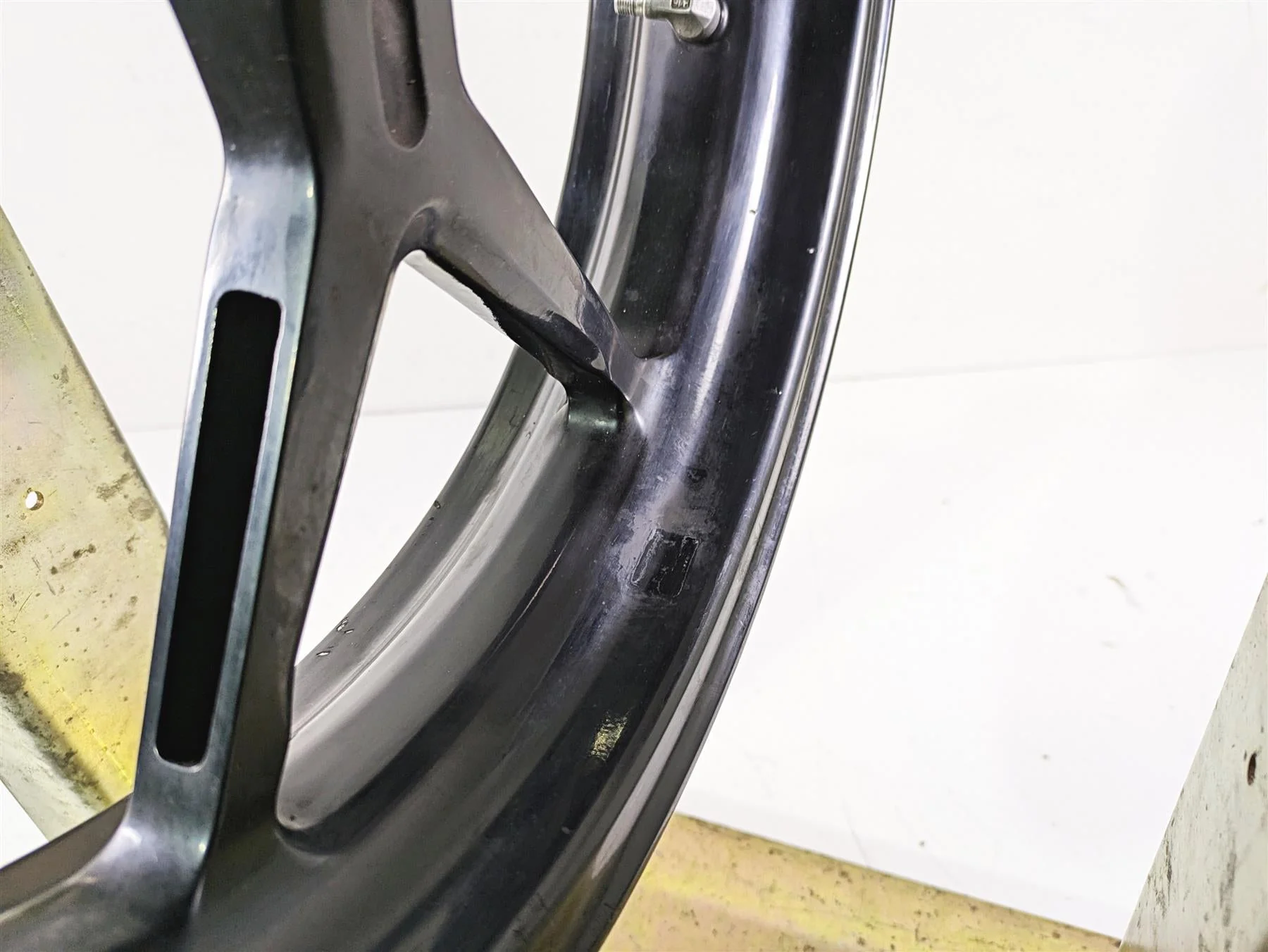 2017 Ducati Monster 1200 S Straight Front Wheel Rim 17x3.5 50121783AA - Image 8