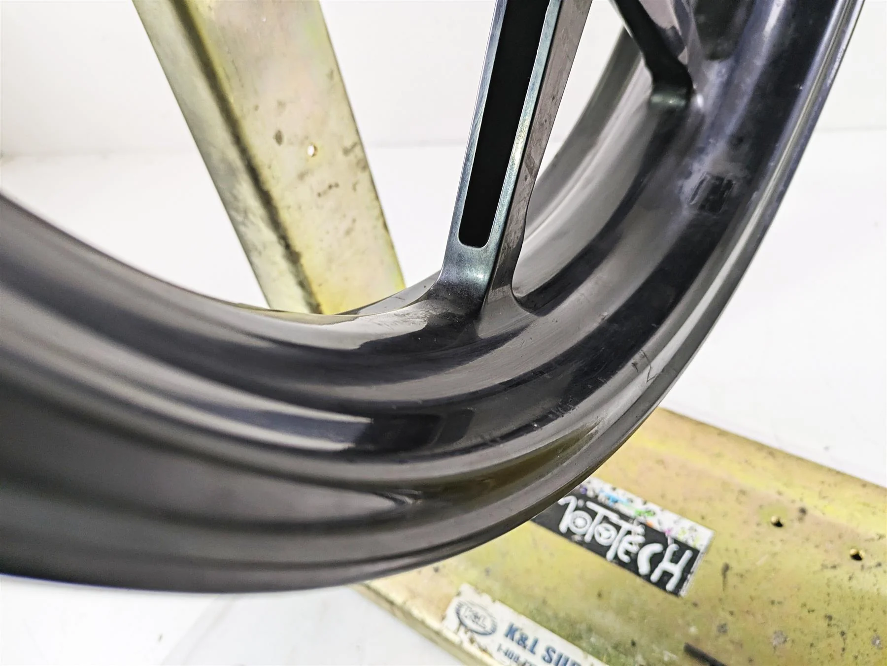 2017 Ducati Monster 1200 S Straight Front Wheel Rim 17x3.5 50121783AA - Image 9