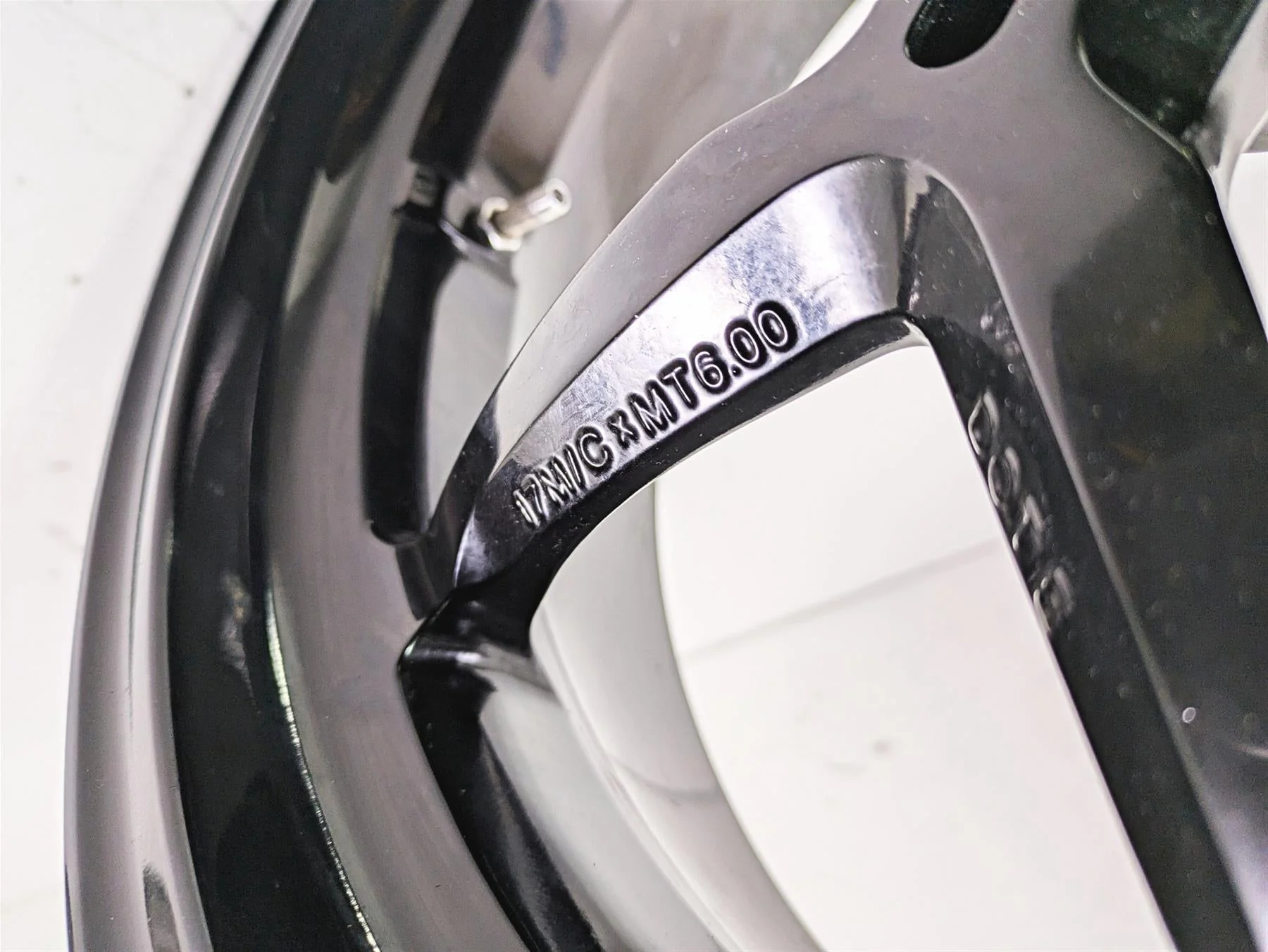 2017 Ducati Monster 1200 S Straight Rear Wheel Rim 17x6 50211663AA - Image 4