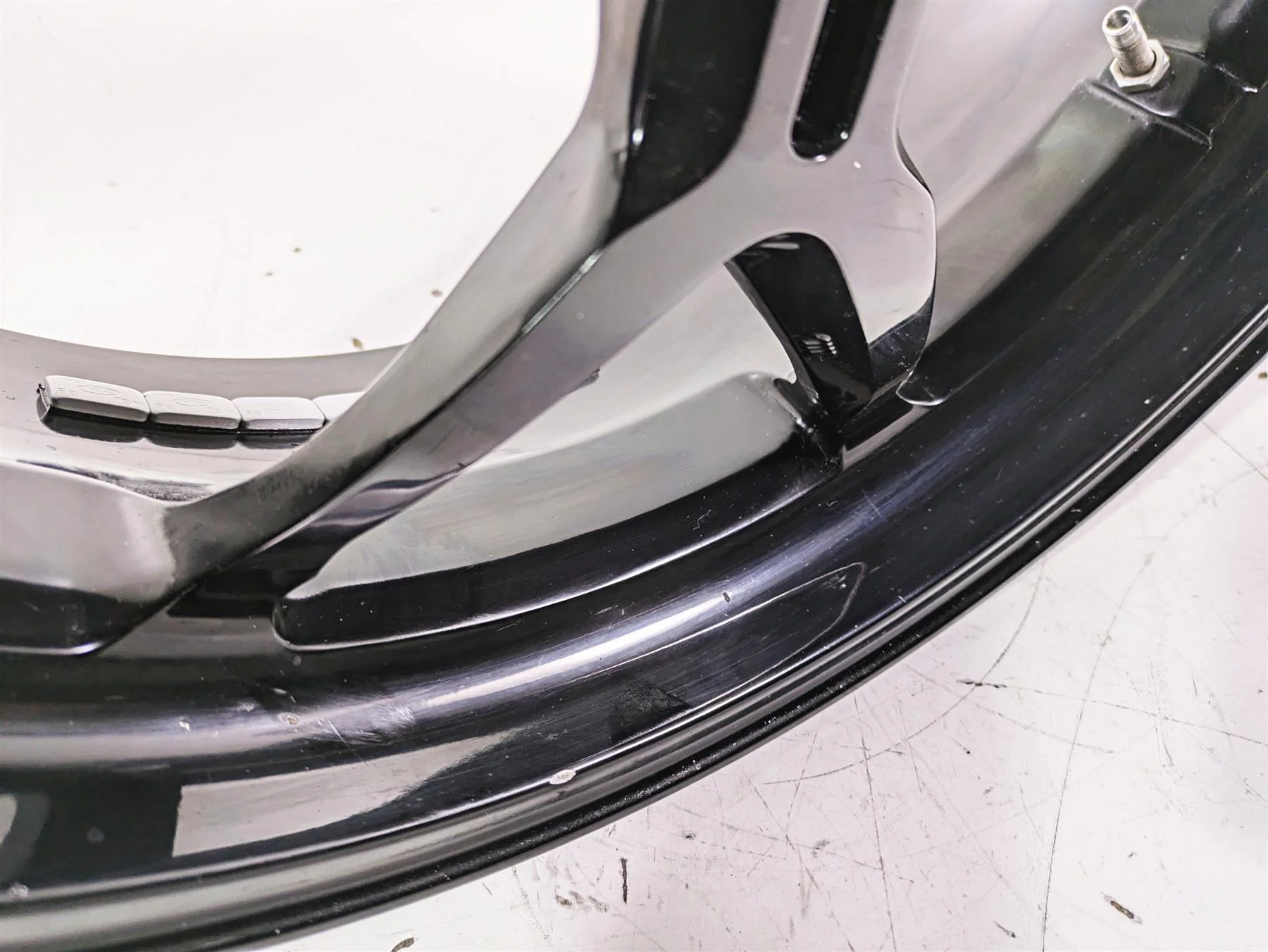 2017 Ducati Monster 1200 S Straight Rear Wheel Rim 17x6 50211663AA - Image 7