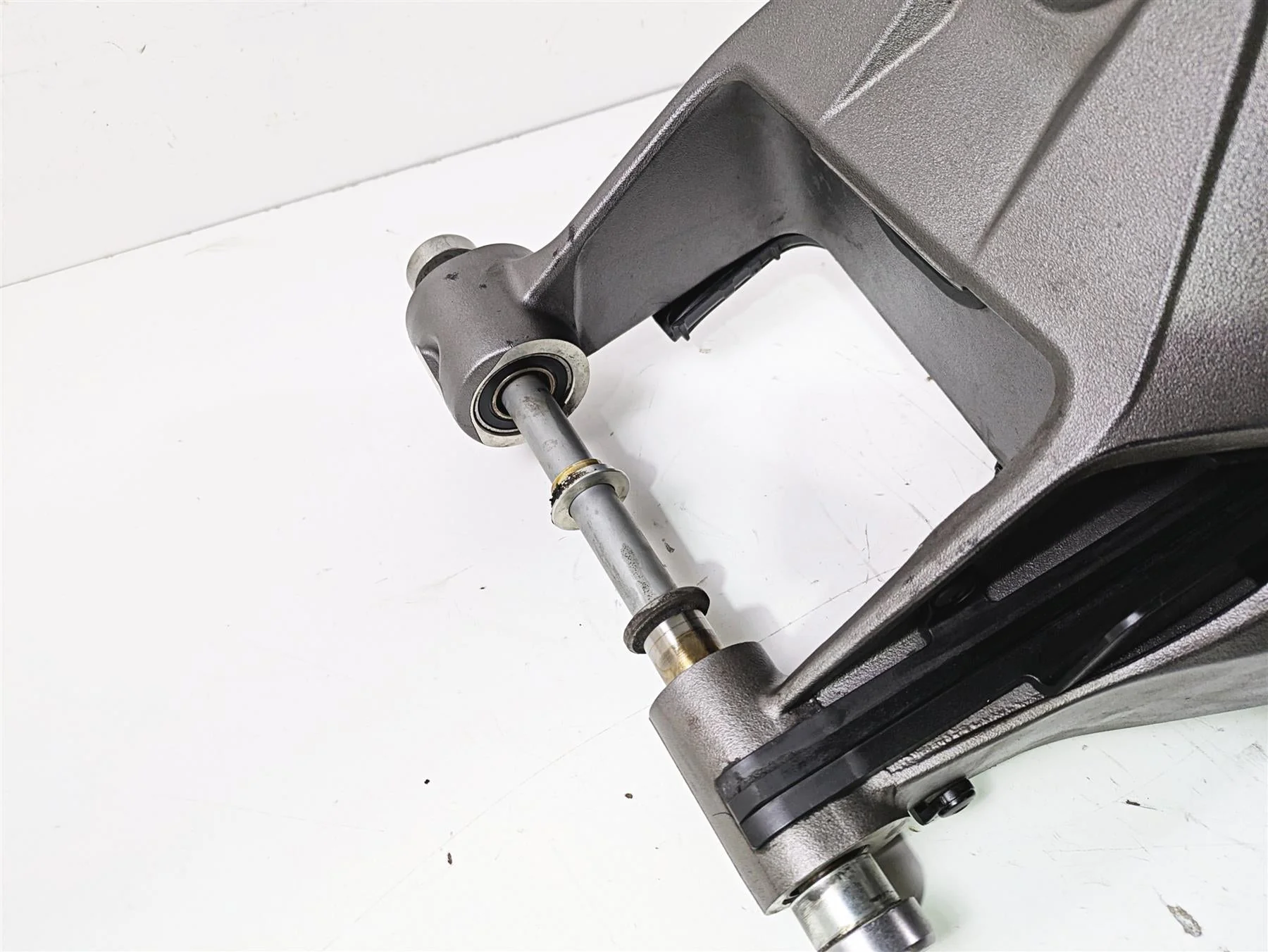 2017 Ducati Monster 1200 S Swingarm Swing Arm Axle Set 37021961CA 819Z0021A - Image 7