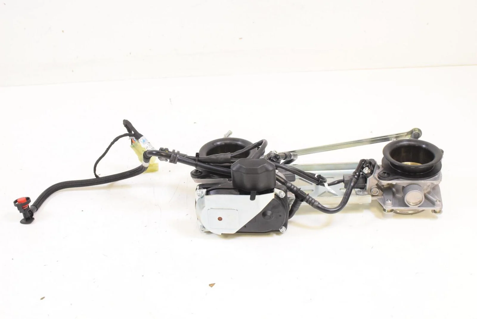 2017 Ducati Supersport 939 Throttle Body Fuel Injector SET 236MILES 28240932A - Image 2