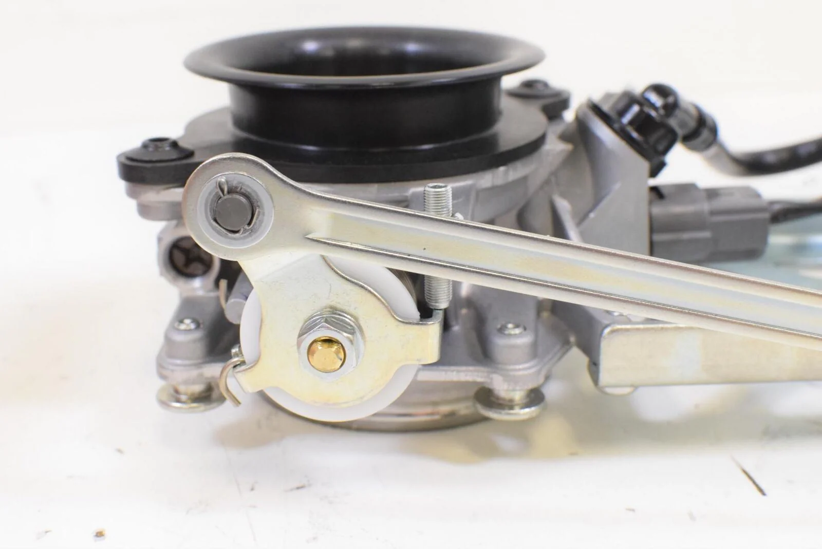 2017 Ducati Supersport 939 Throttle Body Fuel Injector SET 236MILES 28240932A - Image 9