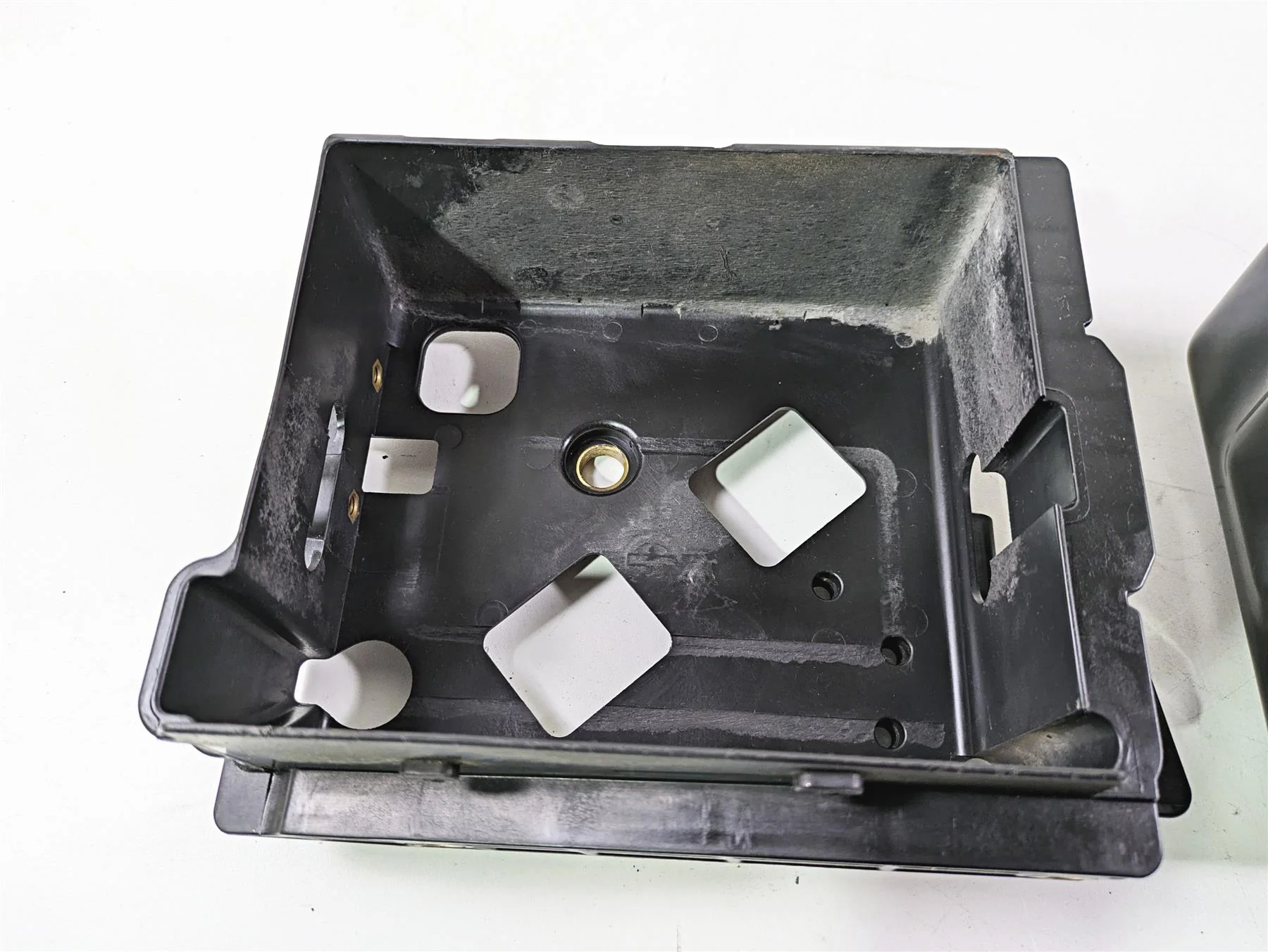 2017 Harley Dyna FXDB Street Bob Battery Carrier Tray Stay & Cover 70379-06B - Image 11