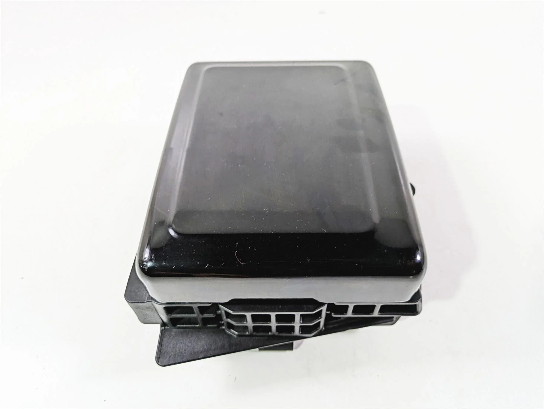 2017 Harley Dyna FXDB Street Bob Battery Carrier Tray Stay & Cover 70379-06B - Image 4