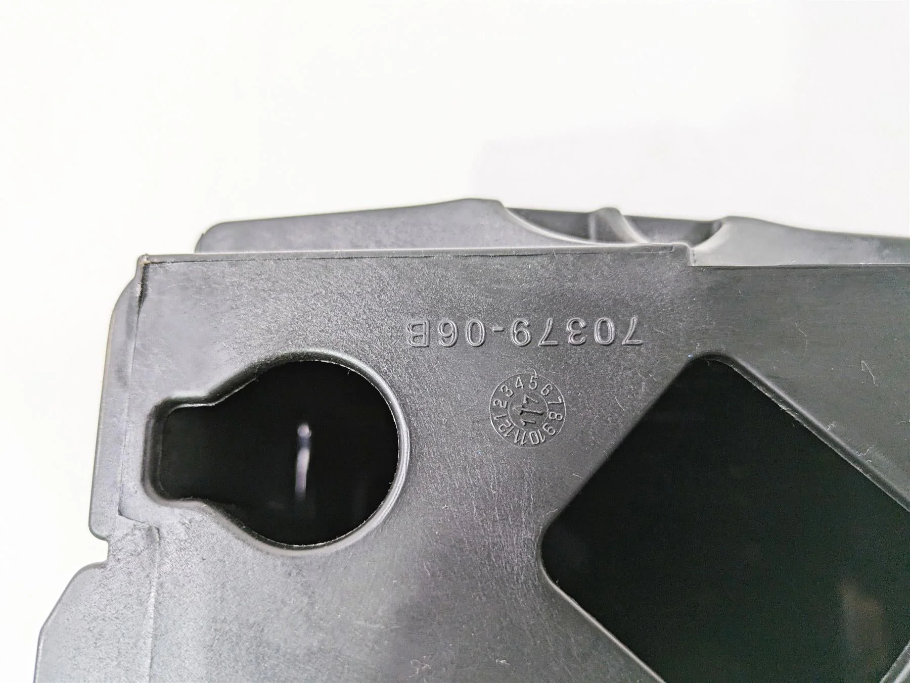2017 Harley Dyna FXDB Street Bob Battery Carrier Tray Stay & Cover 70379-06B - Image 8
