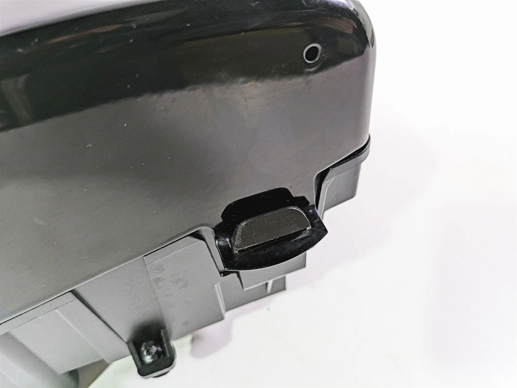 2017 Harley Dyna FXDB Street Bob Electrical Carrier Tray Stay & Cover 70367-12 - Image 8