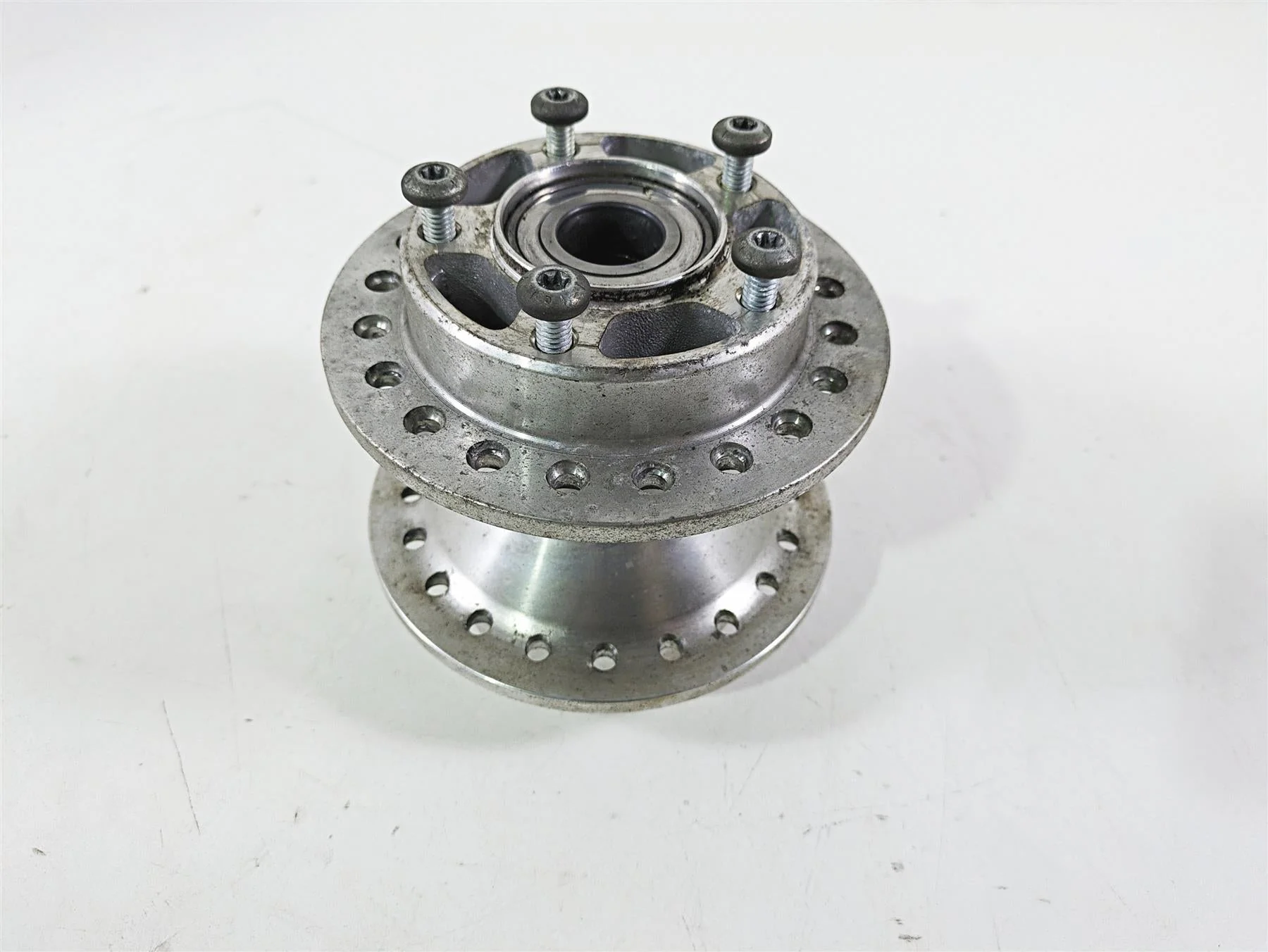2017 Harley Dyna FXDB Street Bob Front Wheel Rim Hub & 25mm Bearings 41425-09 - Image 2