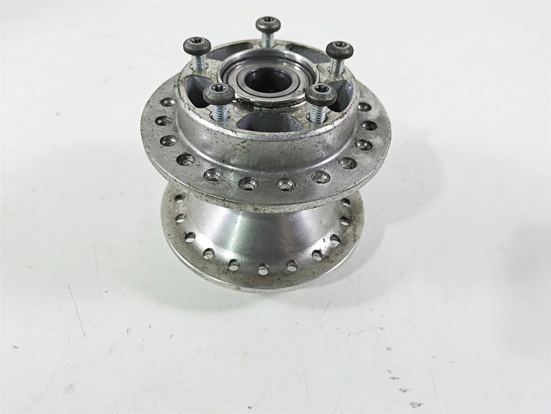 2017 Harley Dyna FXDB Street Bob Front Wheel Rim Hub & 25mm Bearings 41425-09 - Image 3
