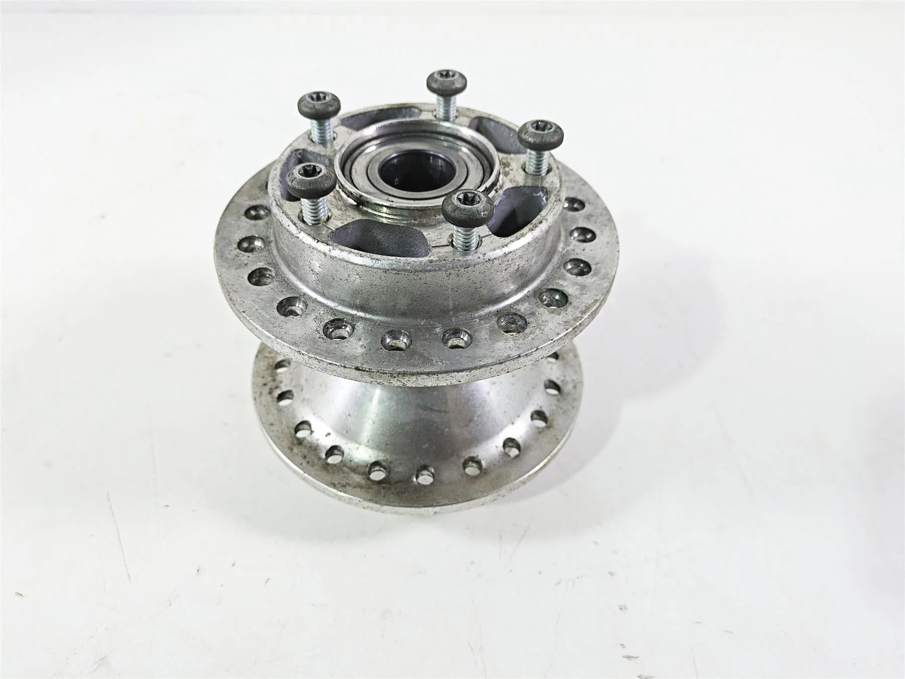 2017 Harley Dyna FXDB Street Bob Front Wheel Rim Hub & 25mm Bearings 41425-09 - Image 4