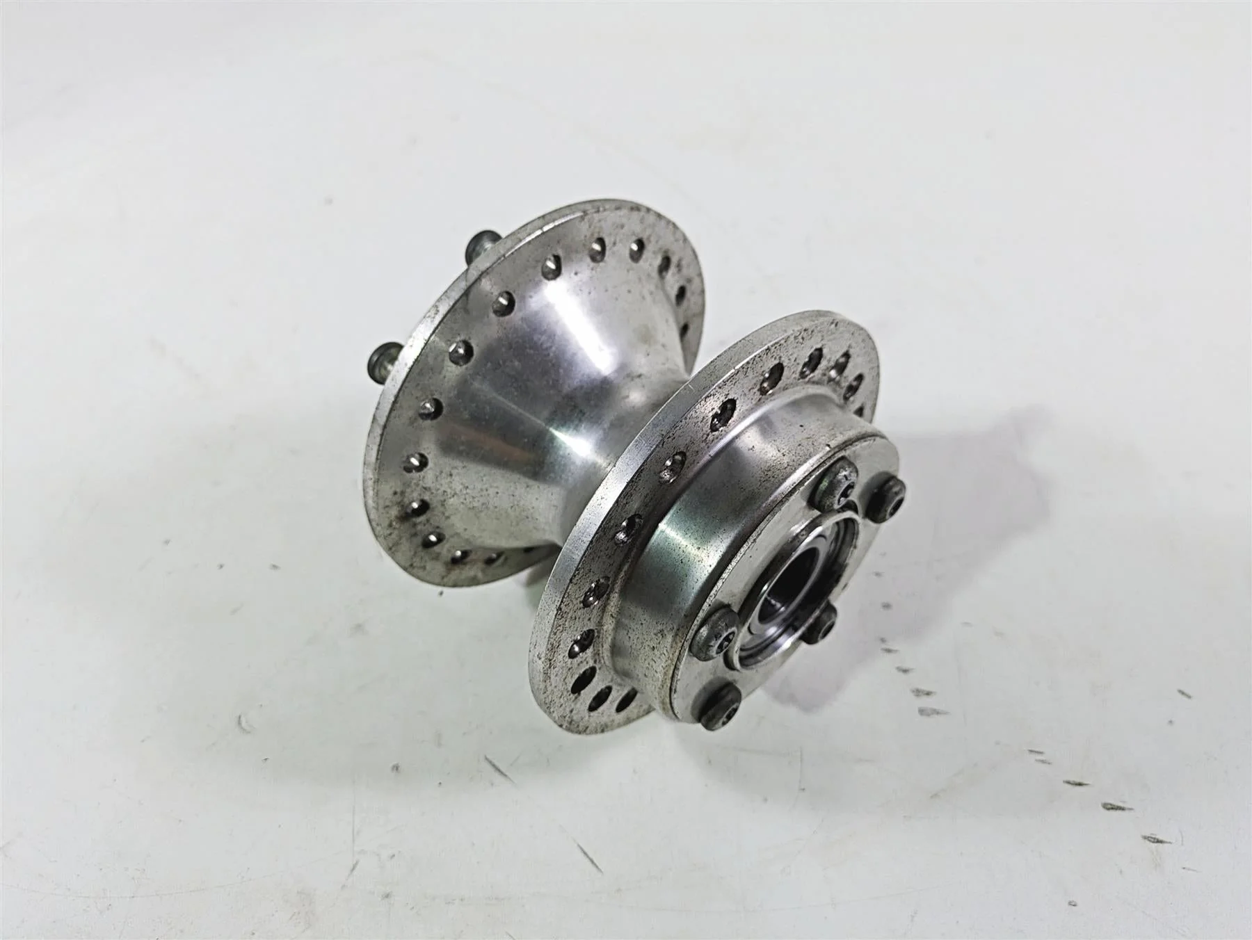 2017 Harley Dyna FXDB Street Bob Front Wheel Rim Hub & 25mm Bearings 41425-09 - Image 9