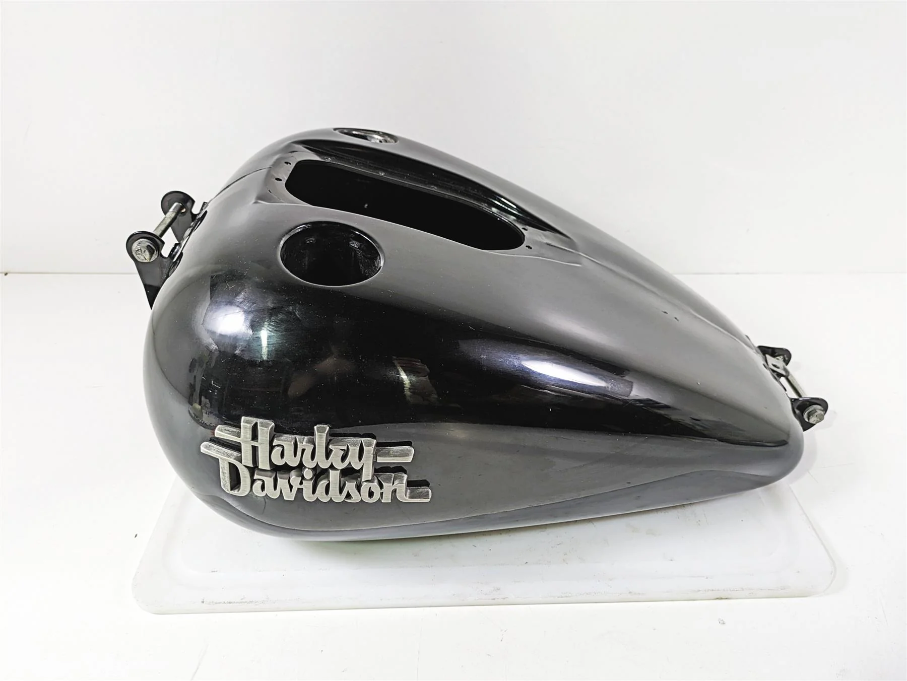 2017 Harley Dyna FXDB Street Bob Fuel Gas Tank Vivid Black - NO DENTS 61000707