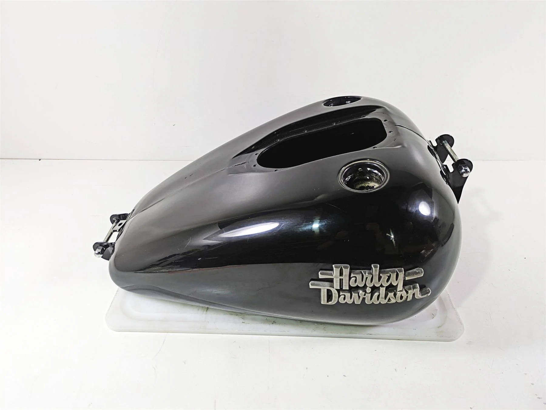 2017 Harley Dyna FXDB Street Bob Fuel Gas Tank Vivid Black - NO DENTS 61000707 - Image 3