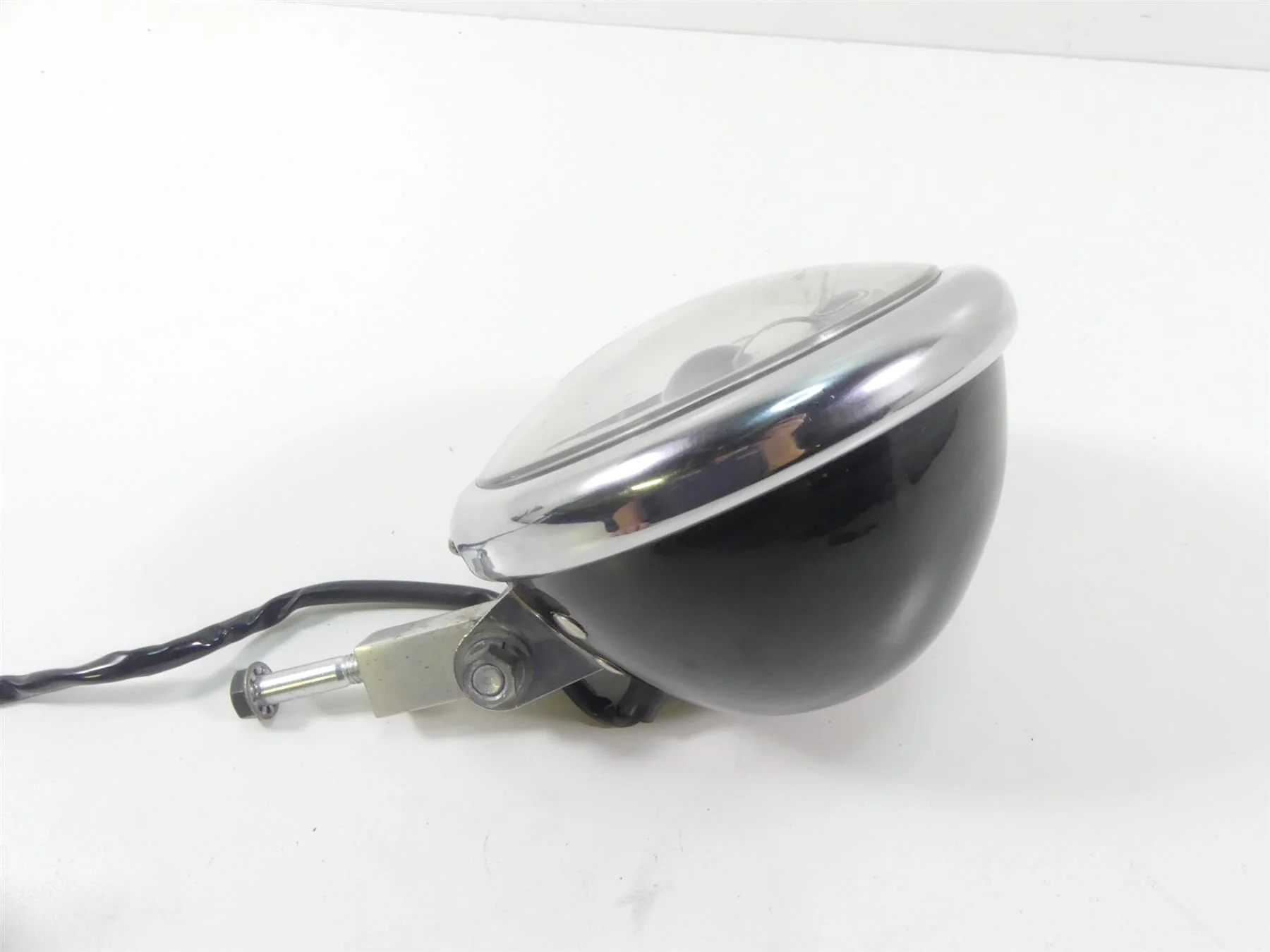 2017 Harley Dyna FXDB Street Bob Headlight & Led Bulb -Dented 68297-05A - Image 3