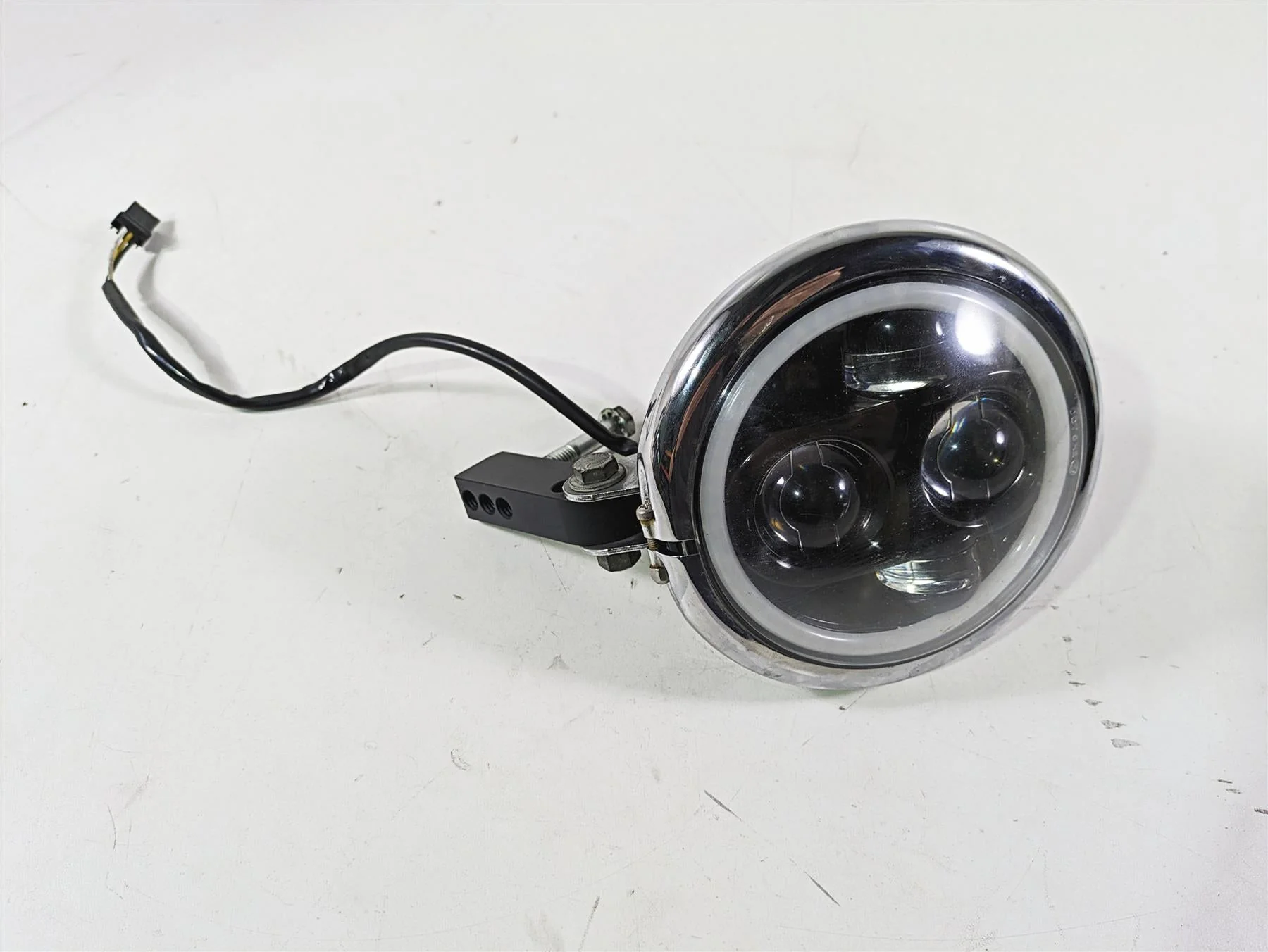 2017 Harley Dyna FXDB Street Bob Headlight Led Bulb Riser Bracket 68297-05A