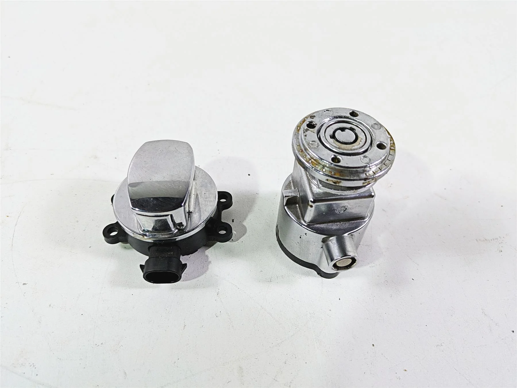 2017 Harley Dyna FXDB Street Bob Ignition Switch Steering Lock - VIN 71475-06B