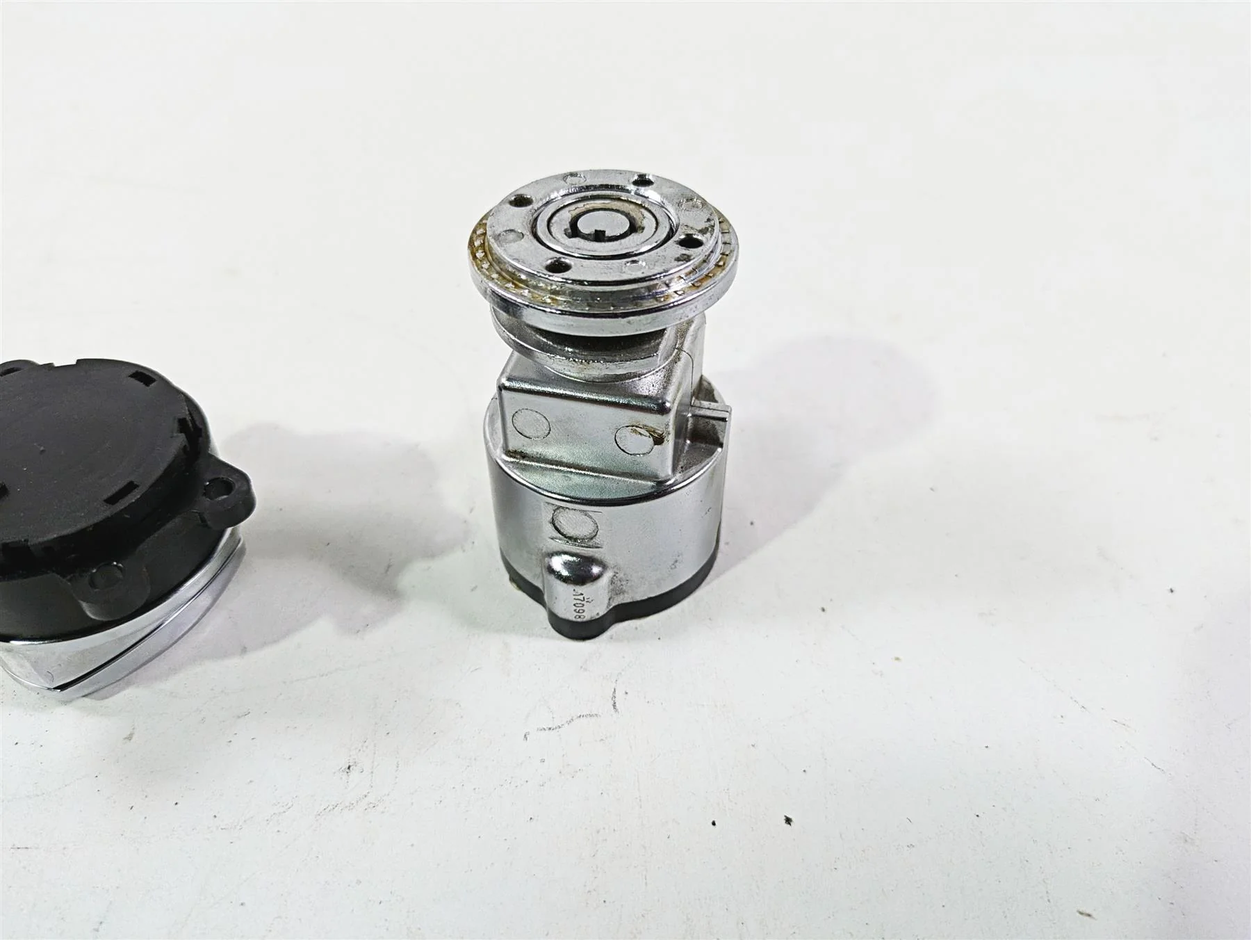 2017 Harley Dyna FXDB Street Bob Ignition Switch Steering Lock - VIN 71475-06B - Image 10