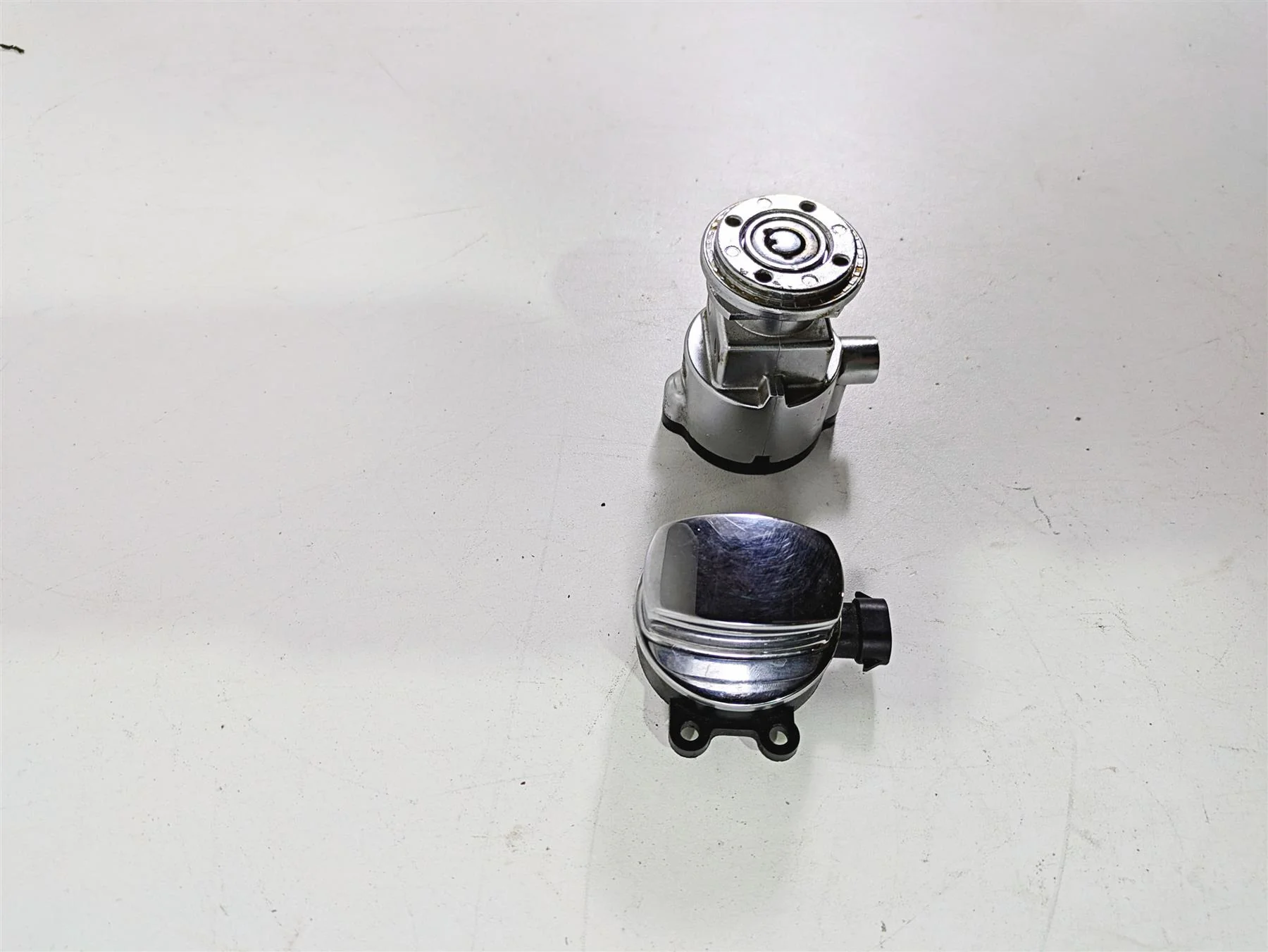 2017 Harley Dyna FXDB Street Bob Ignition Switch Steering Lock - VIN 71475-06B - Image 2