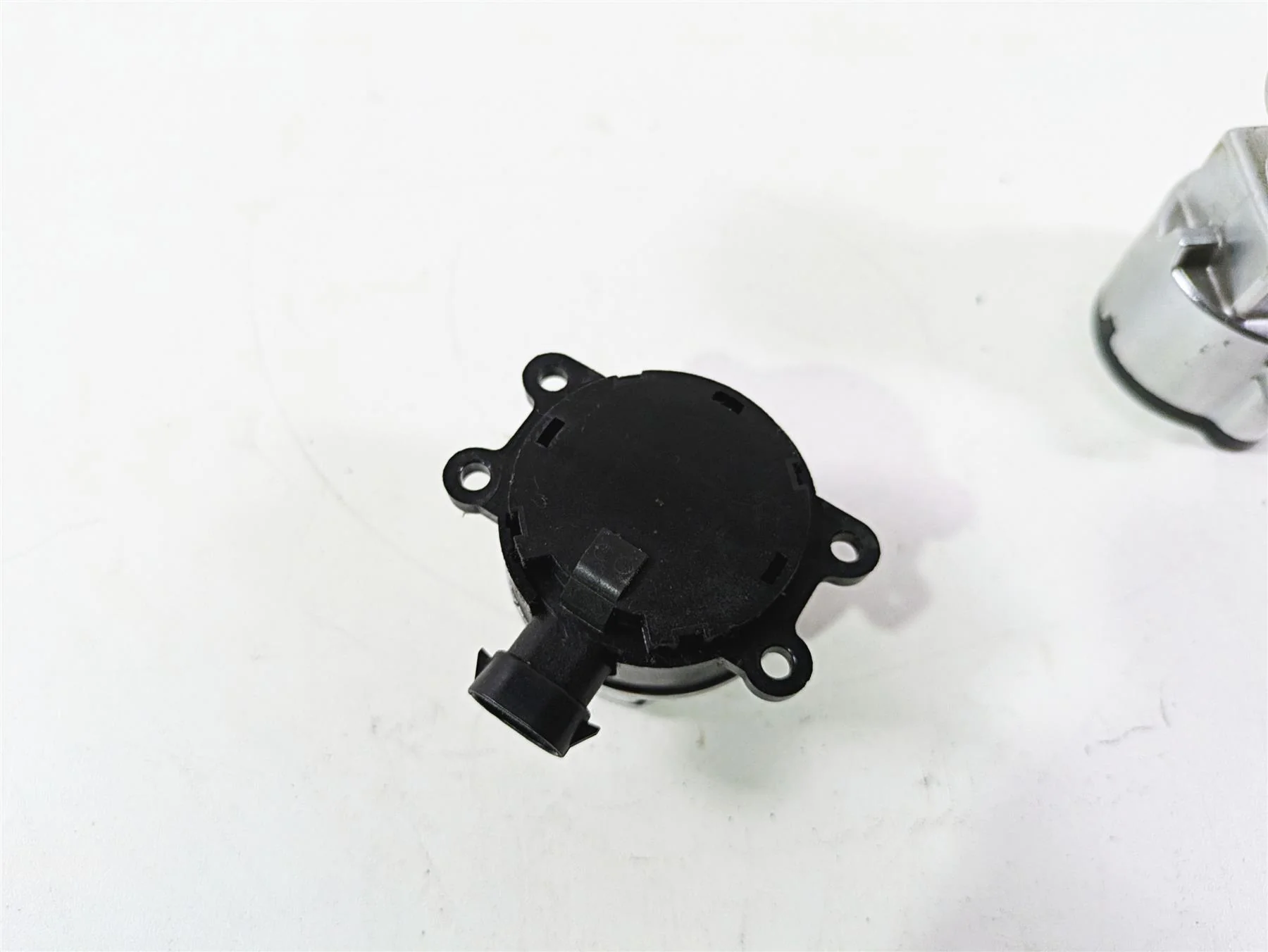 2017 Harley Dyna FXDB Street Bob Ignition Switch Steering Lock - VIN 71475-06B - Image 7
