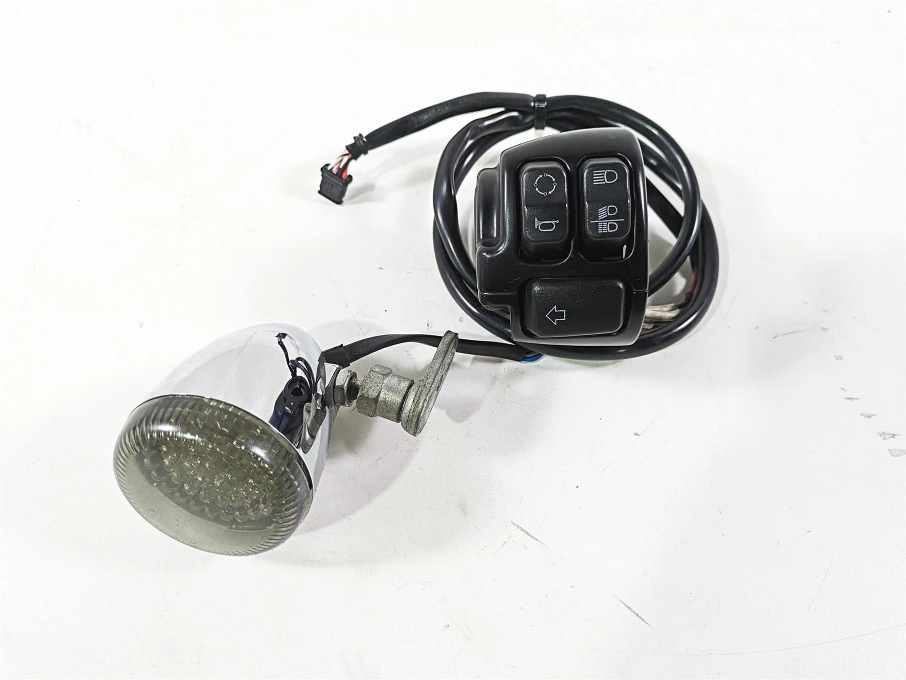 2017 Harley Dyna FXDB Street Bob Left Control Switch & Blinker -READ 71500372A