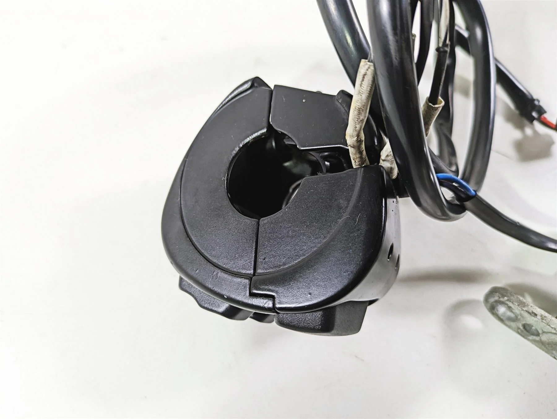 2017 Harley Dyna FXDB Street Bob Left Control Switch & Blinker -READ 71500372A - Image 11